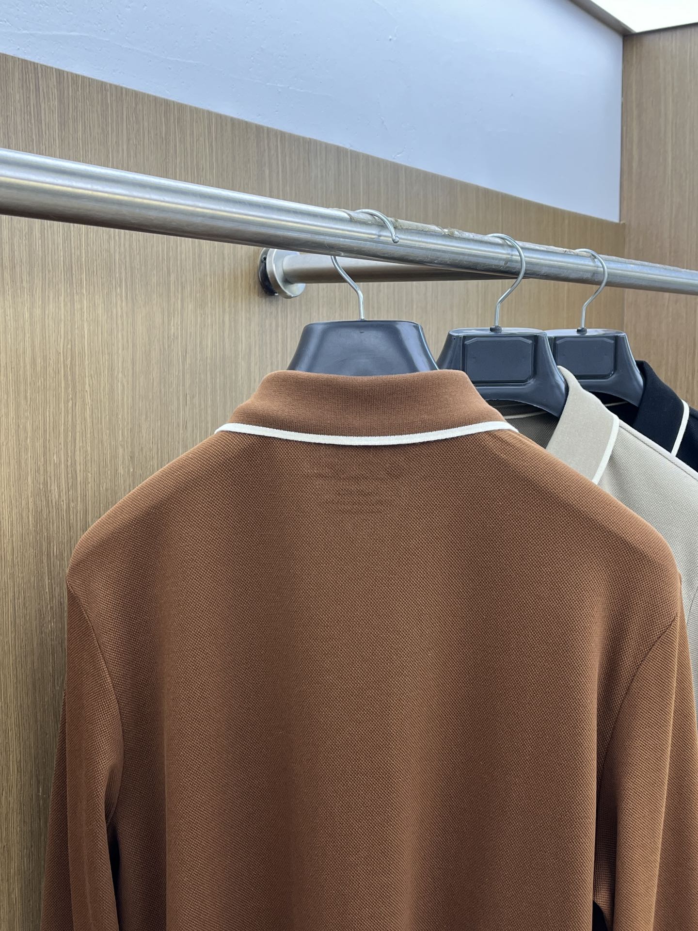 秋冬 lP🆕 🔥🔥秋冬新款男士标识短袖Polo衫，延续经典商务休闲翻领POLO恤.该款Polo衫采用丝光