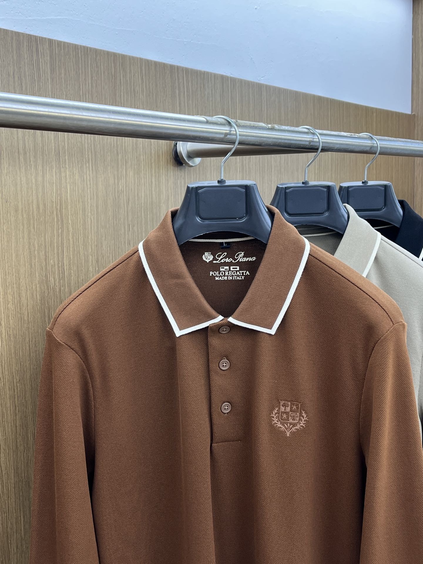 秋冬 lP🆕 🔥🔥秋冬新款男士标识短袖Polo衫，延续经典商务休闲翻领POLO恤.该款Polo衫采用丝光