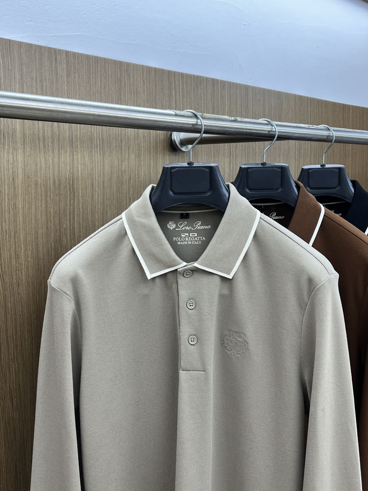 秋冬 lP🆕 🔥🔥秋冬新款男士标识短袖Polo衫，延续经典商务休闲翻领POLO恤.该款Polo衫采用丝光