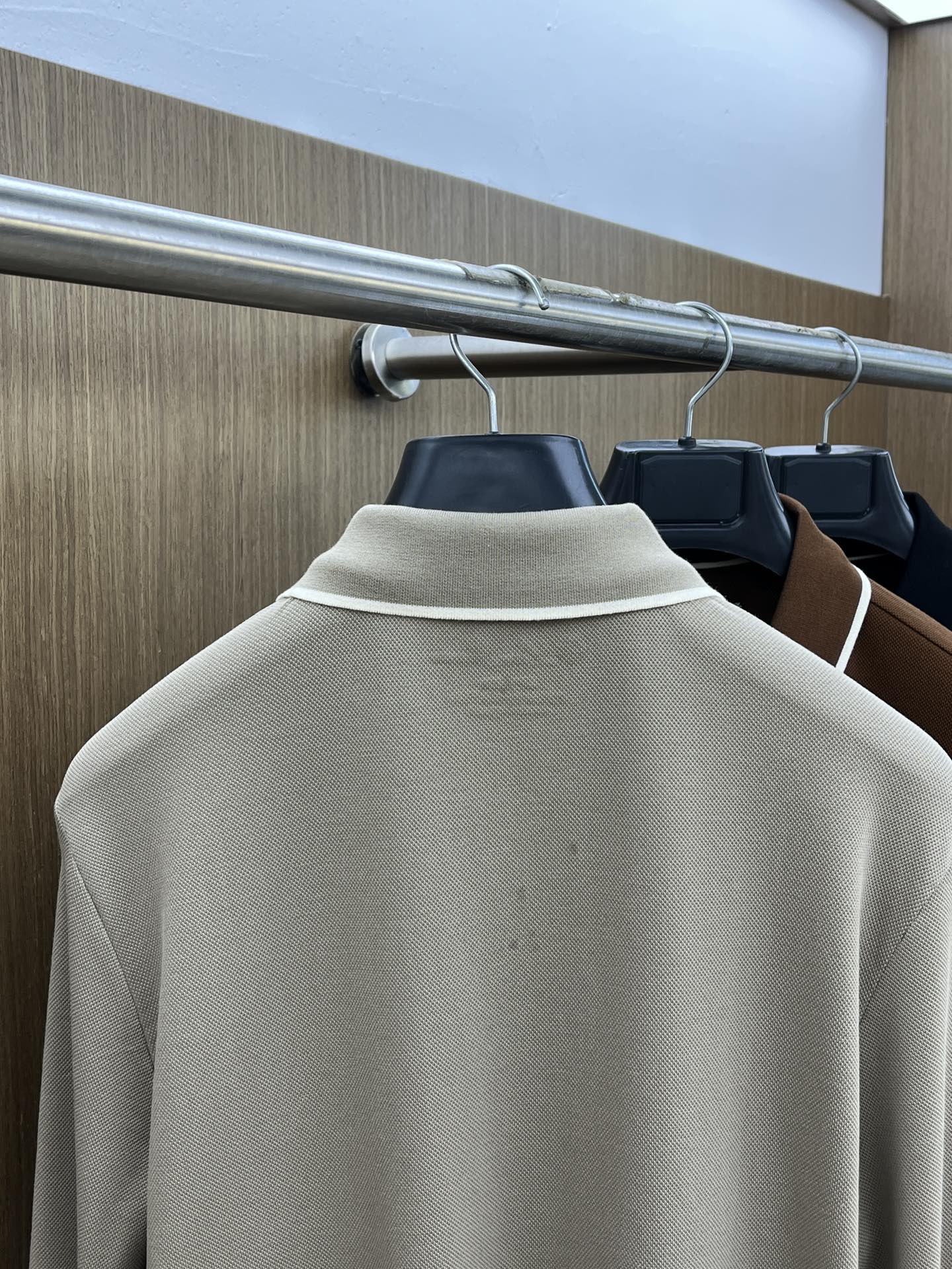 秋冬 lP🆕 🔥🔥秋冬新款男士标识短袖Polo衫，延续经典商务休闲翻领POLO恤.该款Polo衫采用丝光