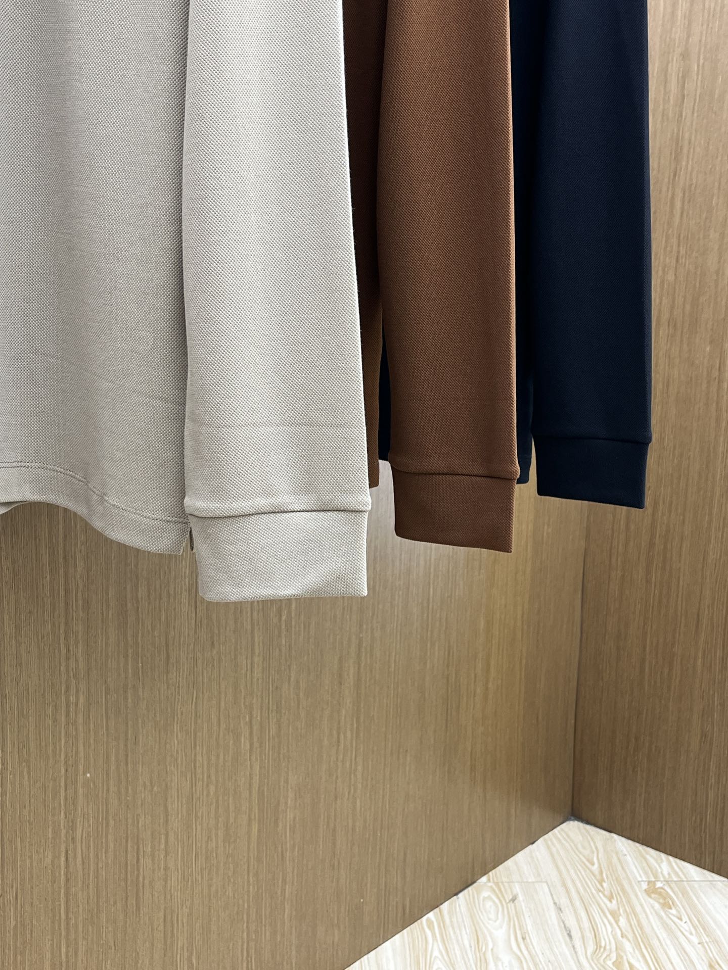 秋冬 lP🆕 🔥🔥秋冬新款男士标识短袖Polo衫，延续经典商务休闲翻领POLO恤.该款Polo衫采用丝光