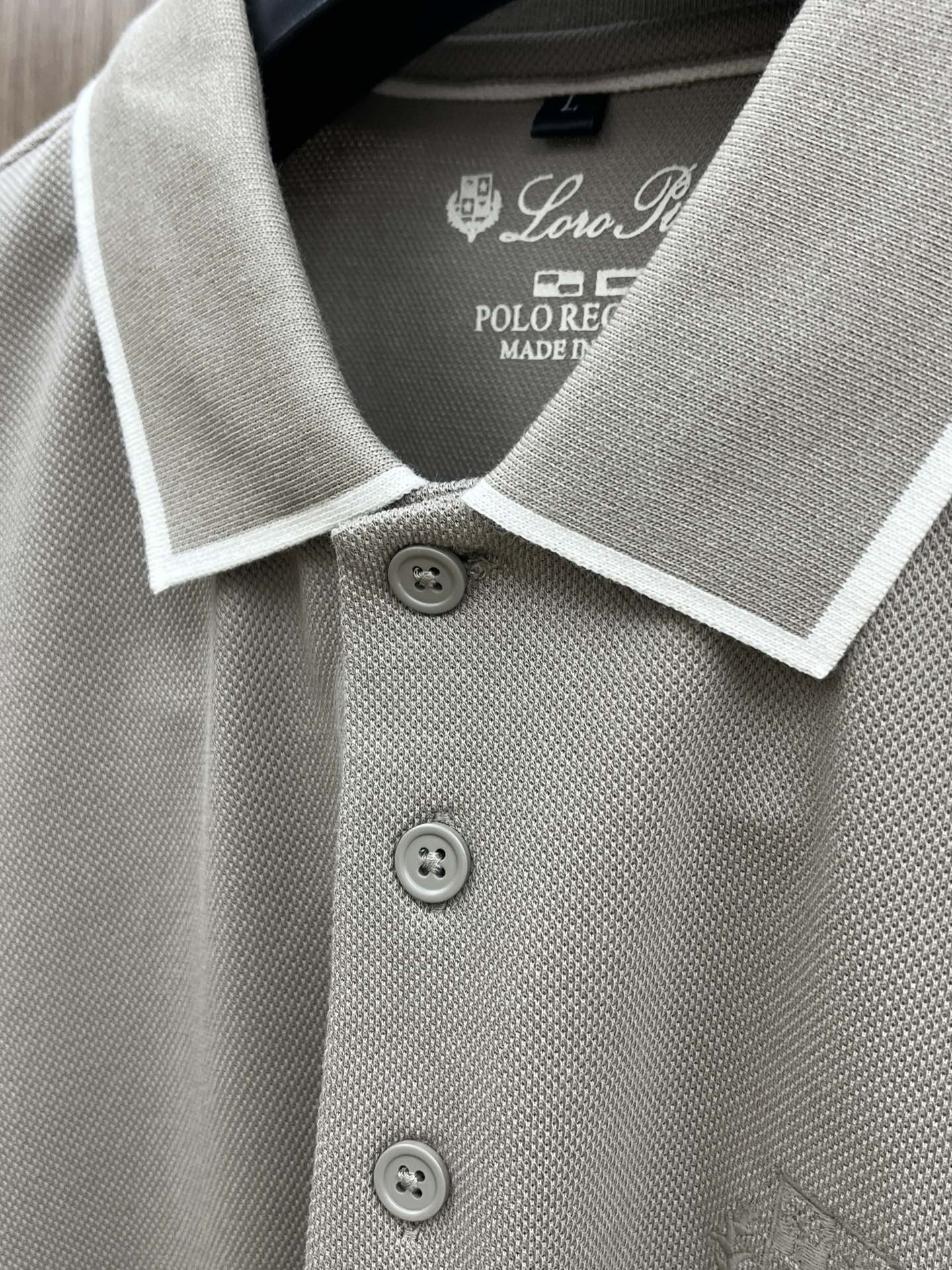 秋冬 lP🆕 🔥🔥秋冬新款男士标识短袖Polo衫，延续经典商务休闲翻领POLO恤.该款Polo衫采用丝光