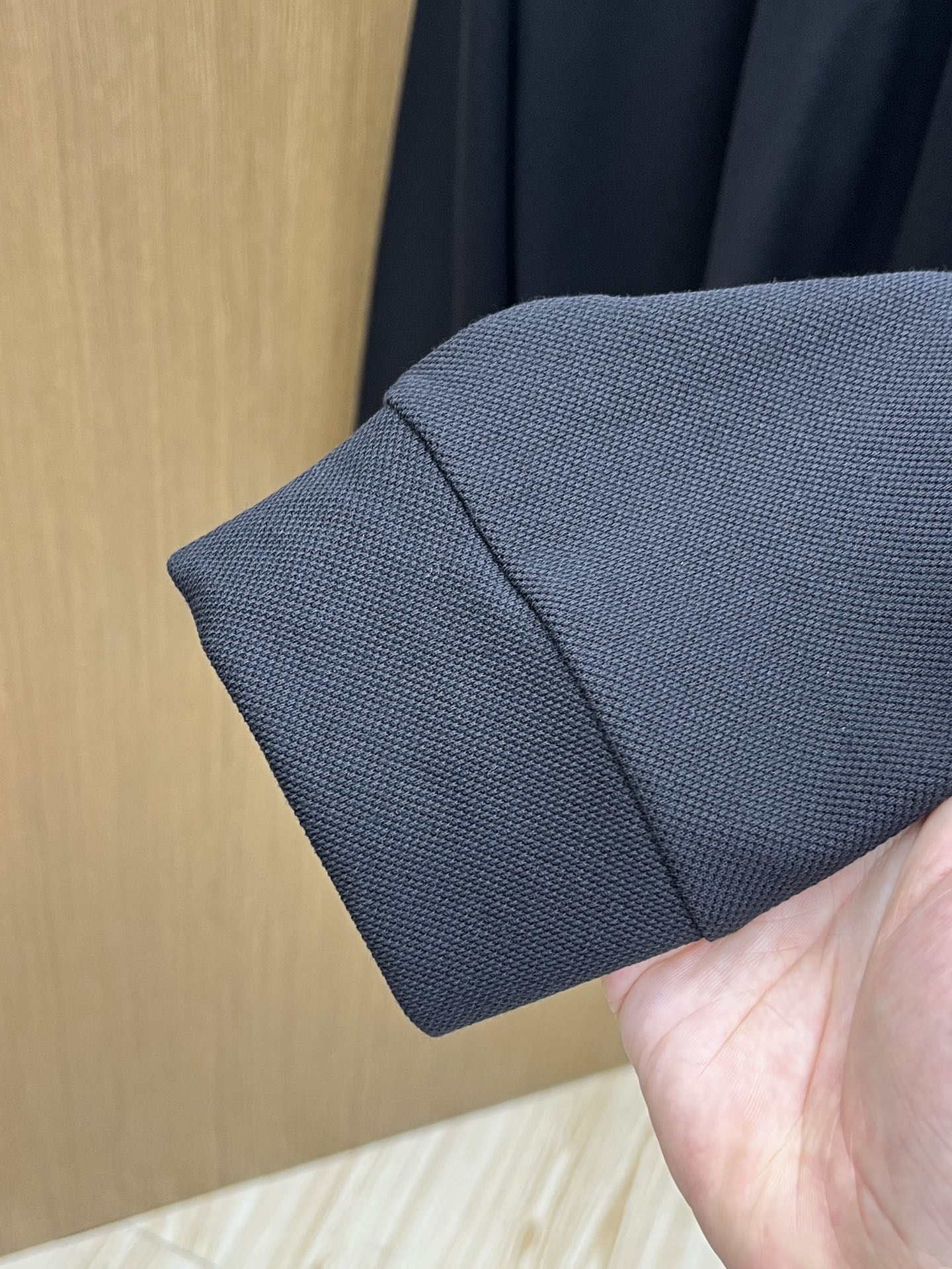 秋冬 Kiton 🔥🔥秋冬新款男士标识短袖Polo衫，延续经典商务休闲翻领POLO恤.该款Polo衫采用