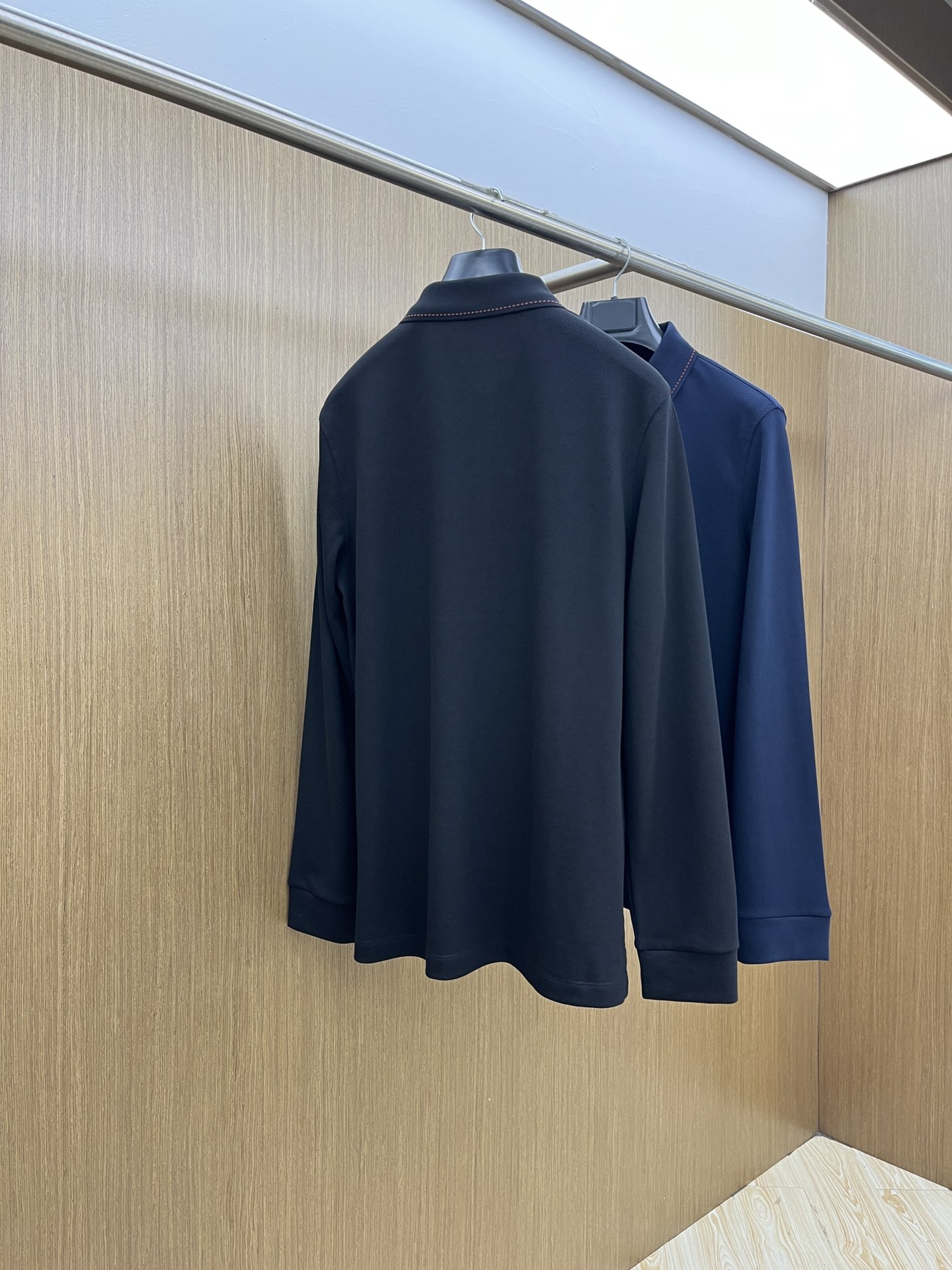 秋冬 Kiton 🔥🔥秋冬新款男士标识短袖Polo衫，延续经典商务休闲翻领POLO恤.该款Polo衫采用