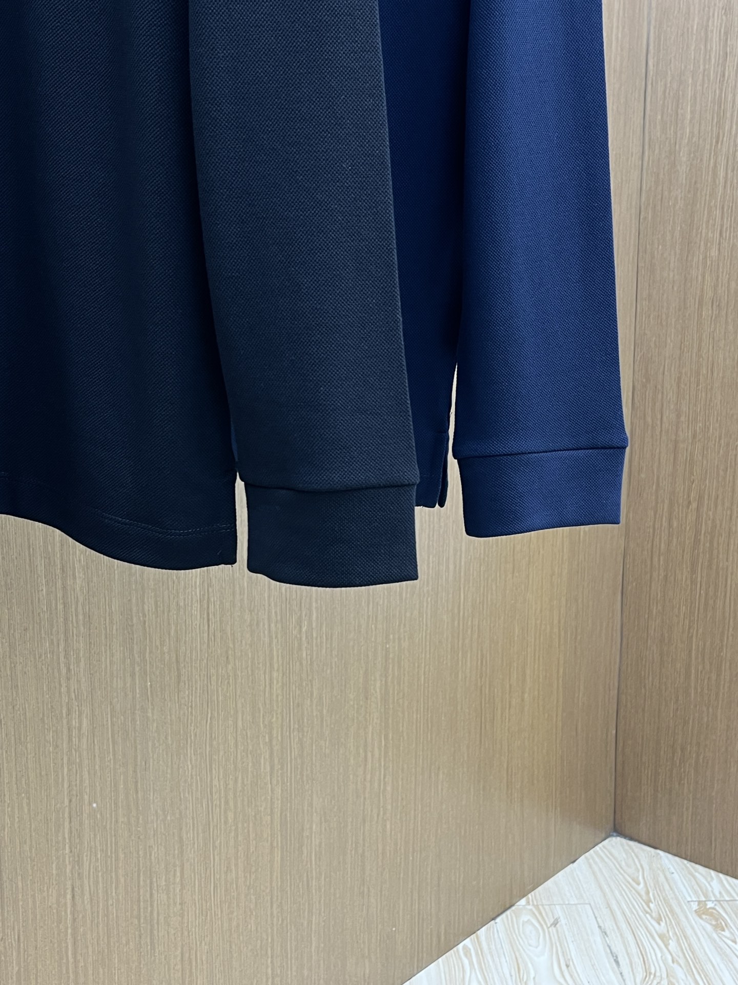 秋冬 Kiton 🔥🔥秋冬新款男士标识短袖Polo衫，延续经典商务休闲翻领POLO恤.该款Polo衫采用