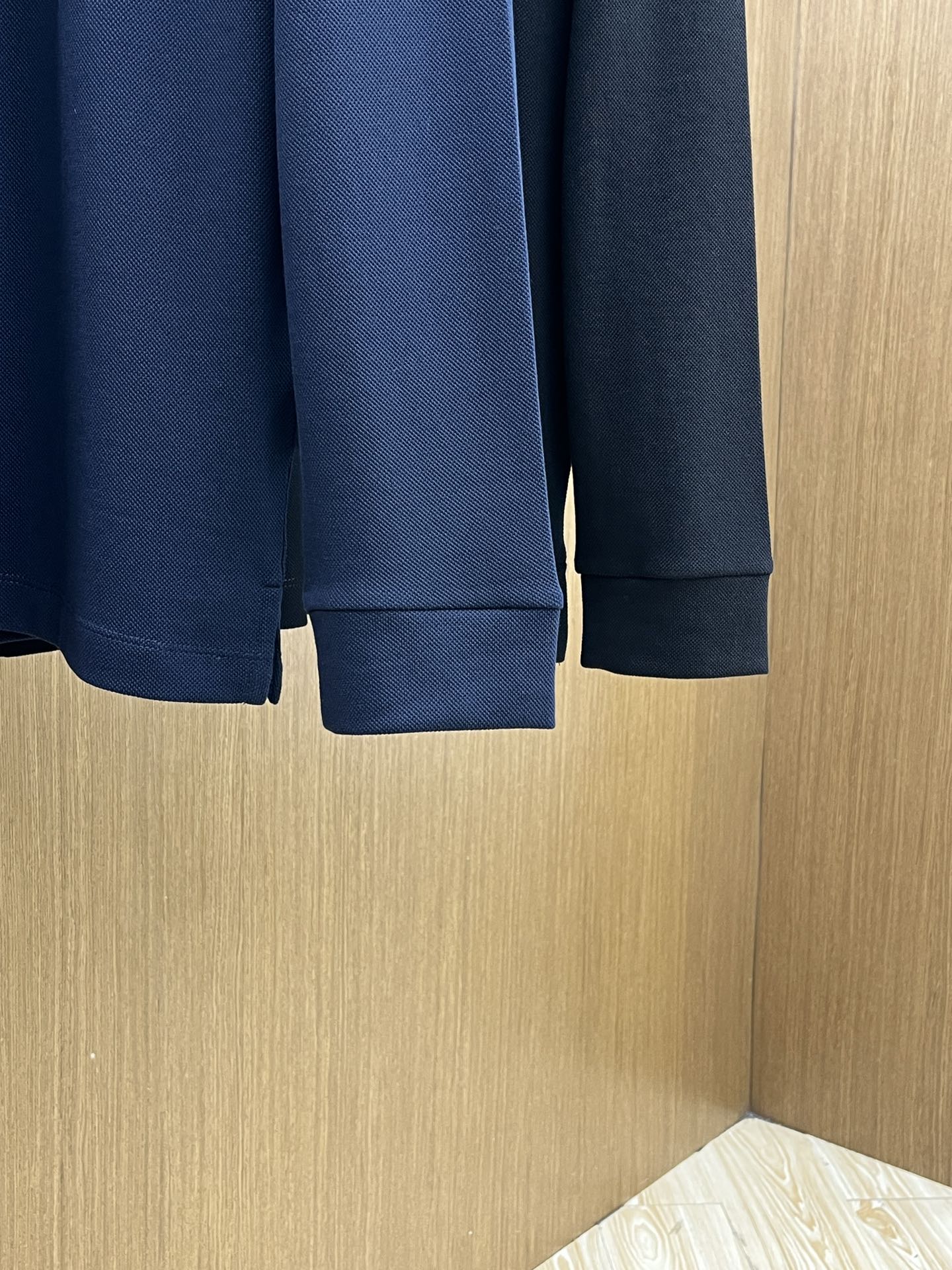 秋冬 Kiton 🔥🔥秋冬新款男士标识短袖Polo衫，延续经典商务休闲翻领POLO恤.该款Polo衫采用