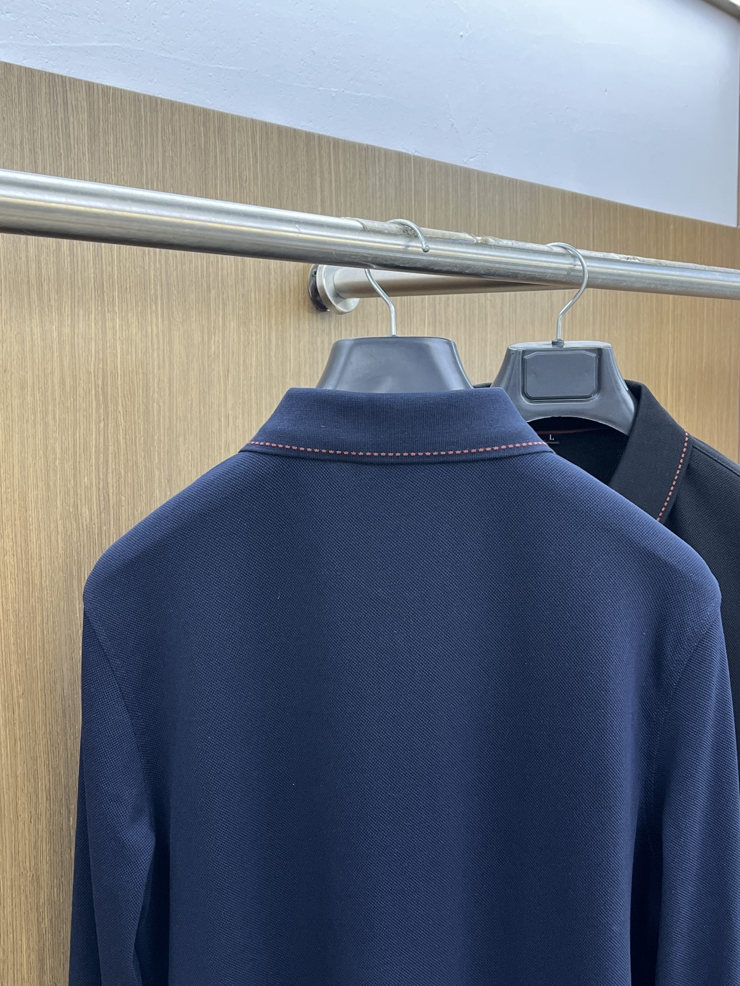 秋冬 Kiton 🔥🔥秋冬新款男士标识短袖Polo衫，延续经典商务休闲翻领POLO恤.该款Polo衫采用