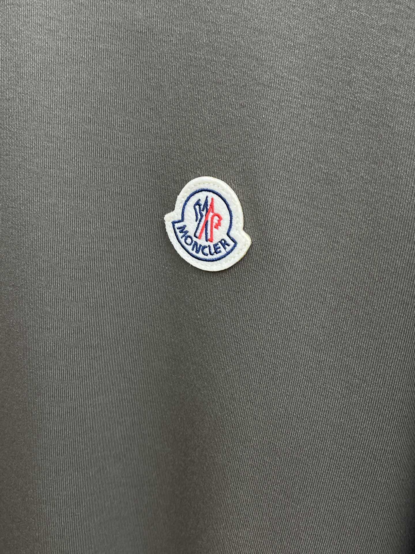 价格修正 新款 Mon 🔥官网秋冬新品长袖T恤 蒙口 面料采用新疆长绒棉 面料细腻柔软上身舒适 侧边拼接