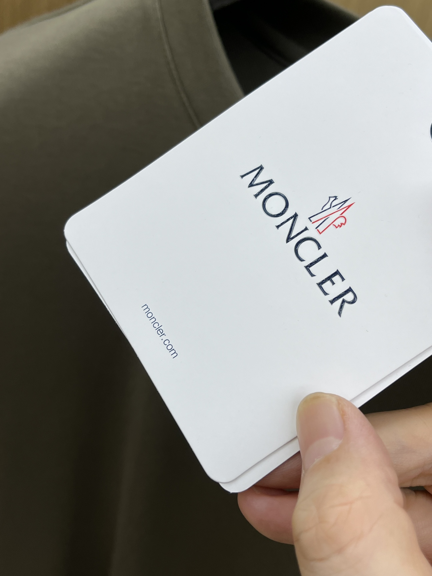 价格修正 新款 Mon 🔥官网秋冬新品长袖T恤 蒙口 面料采用新疆长绒棉 面料细腻柔软上身舒适 侧边拼接