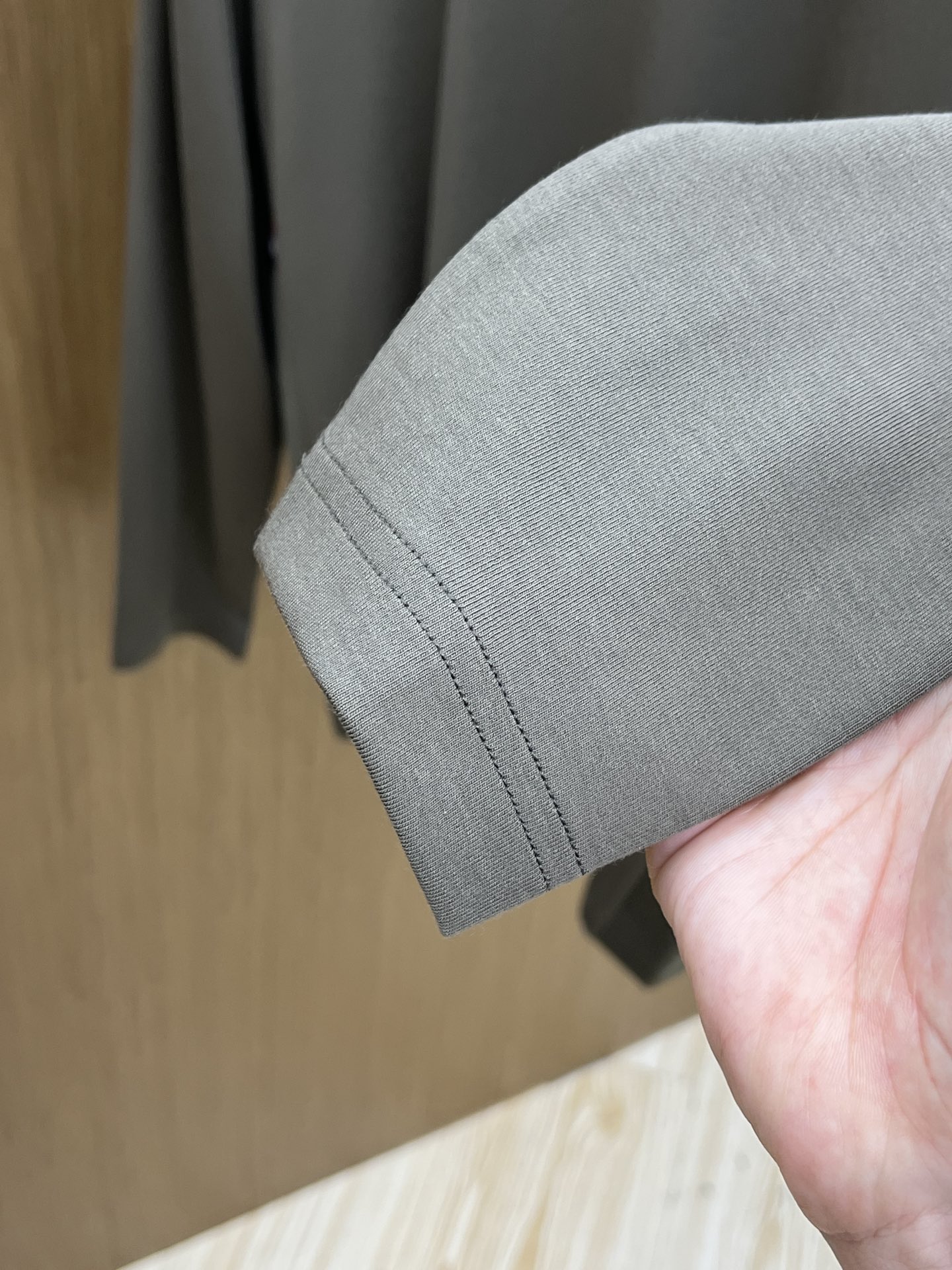 价格修正 新款 Mon 🔥官网秋冬新品长袖T恤 蒙口 面料采用新疆长绒棉 面料细腻柔软上身舒适 侧边拼接