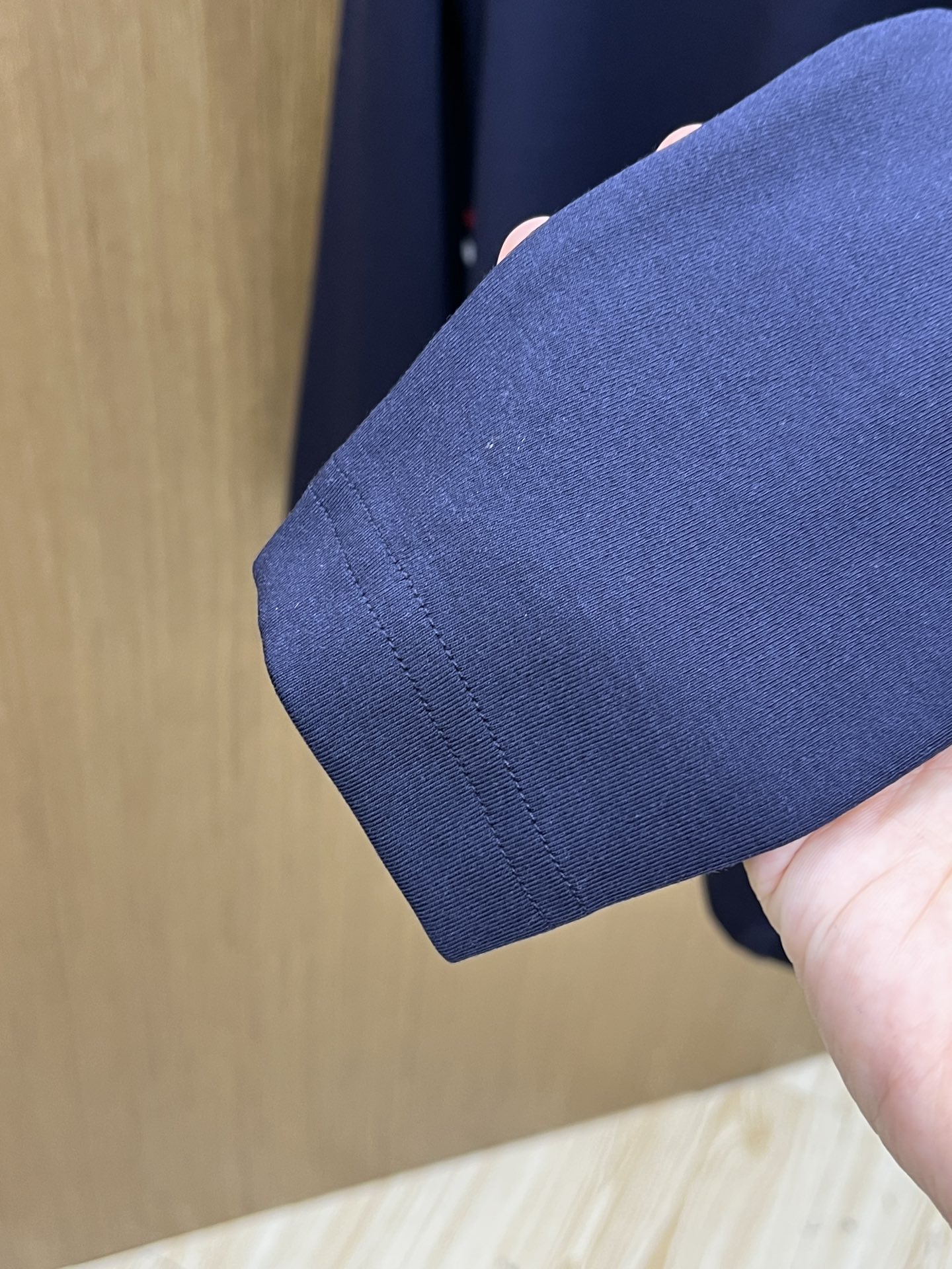 价格修正 新款 Mon 🔥官网秋冬新品长袖T恤 蒙口 面料采用新疆长绒棉 面料细腻柔软上身舒适 侧边拼接