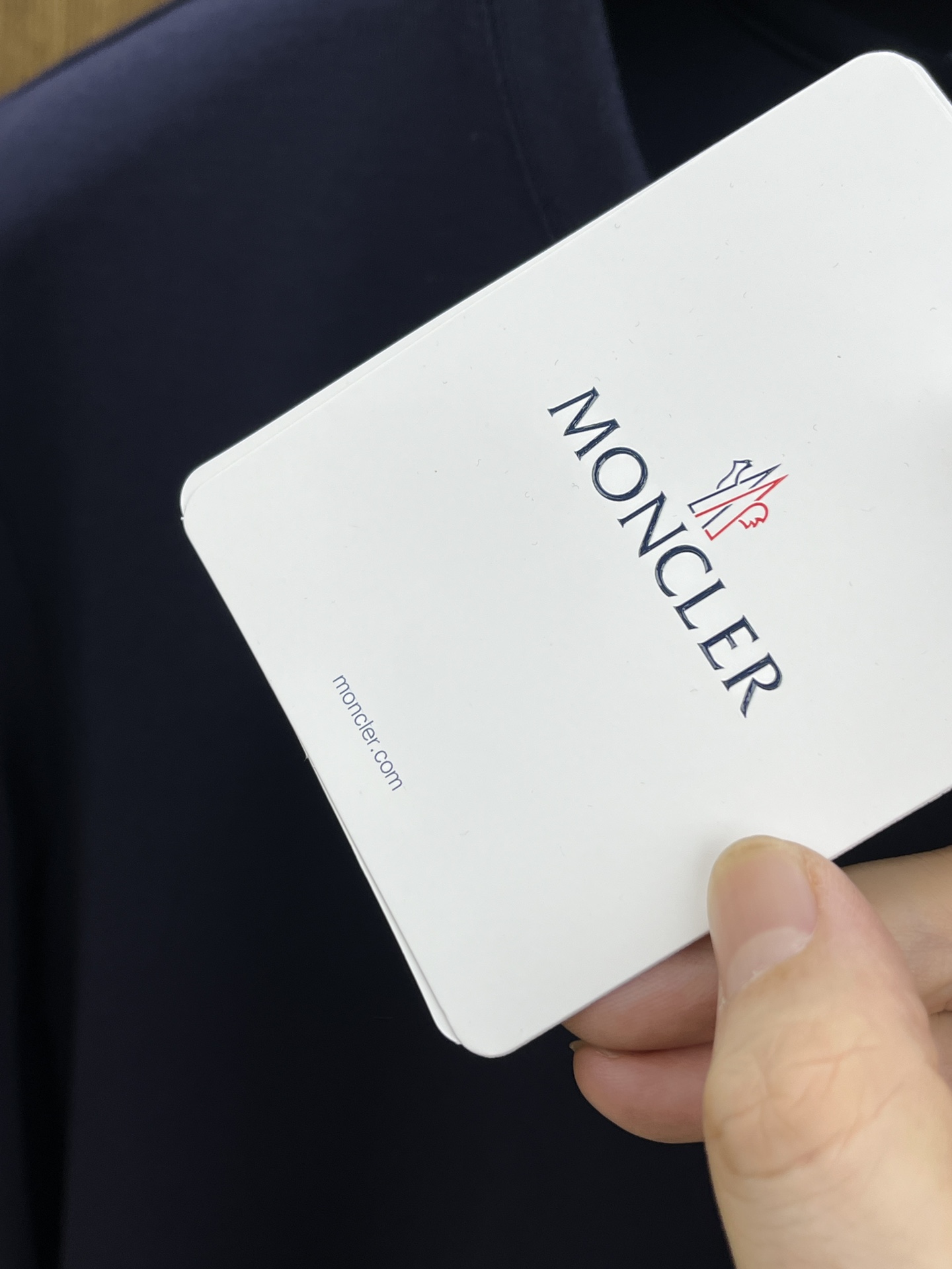 价格修正 新款 Mon 🔥官网秋冬新品长袖T恤 蒙口 面料采用新疆长绒棉 面料细腻柔软上身舒适 侧边拼接