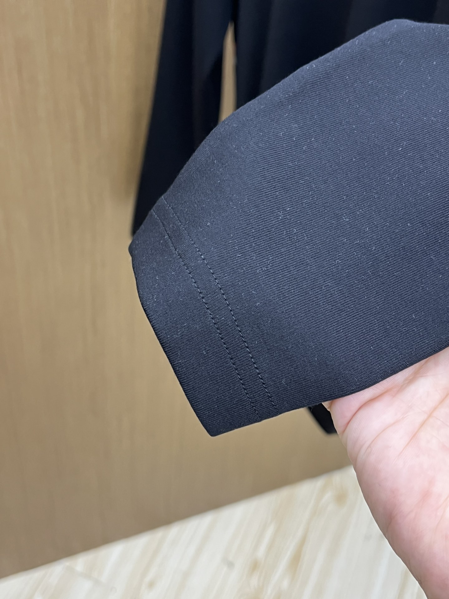 价格修正 新款 Mon 🔥官网秋冬新品长袖T恤 蒙口 面料采用新疆长绒棉 面料细腻柔软上身舒适 侧边拼接