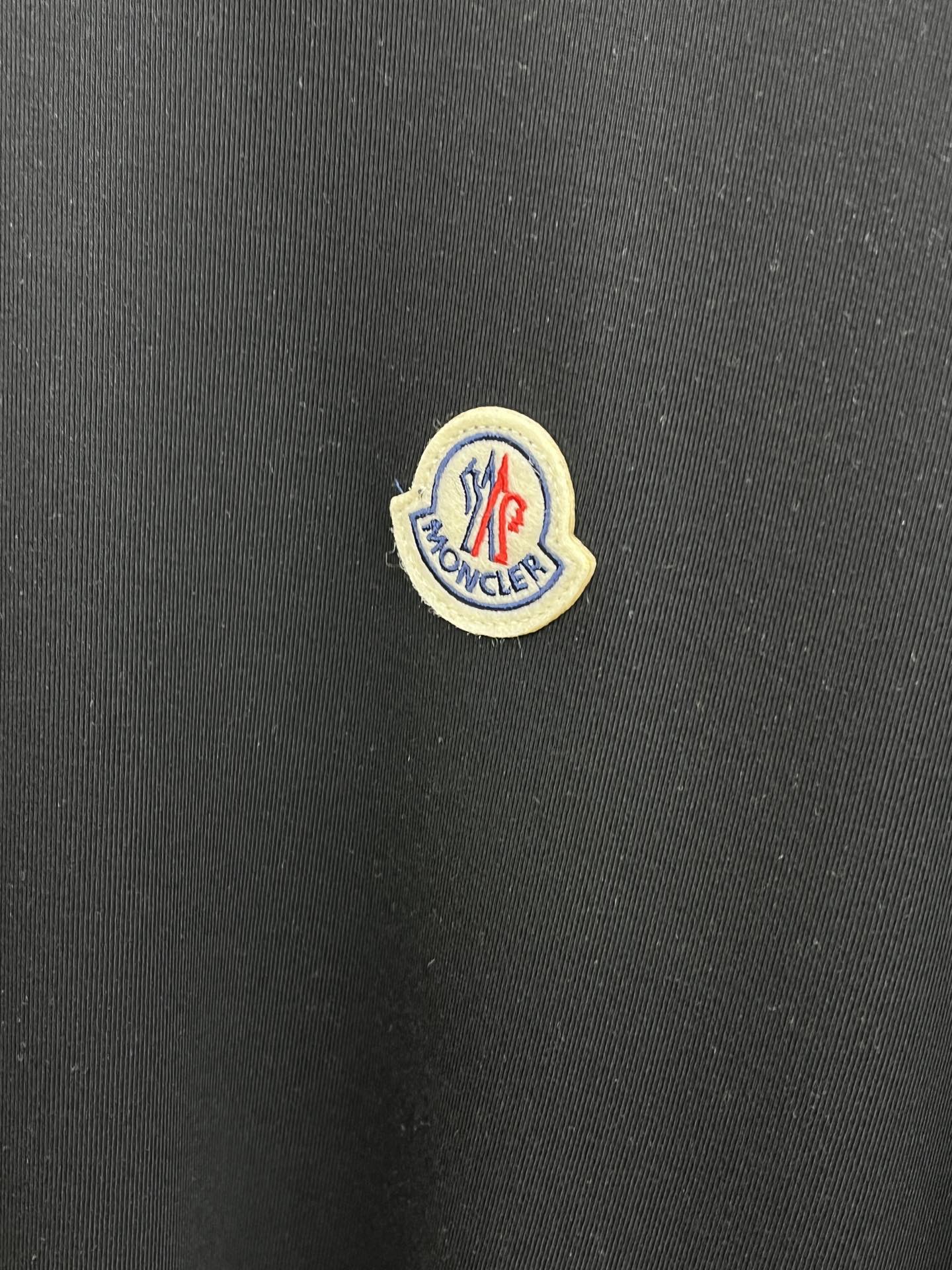 价格修正 新款 Mon 🔥官网秋冬新品长袖T恤 蒙口 面料采用新疆长绒棉 面料细腻柔软上身舒适 侧边拼接