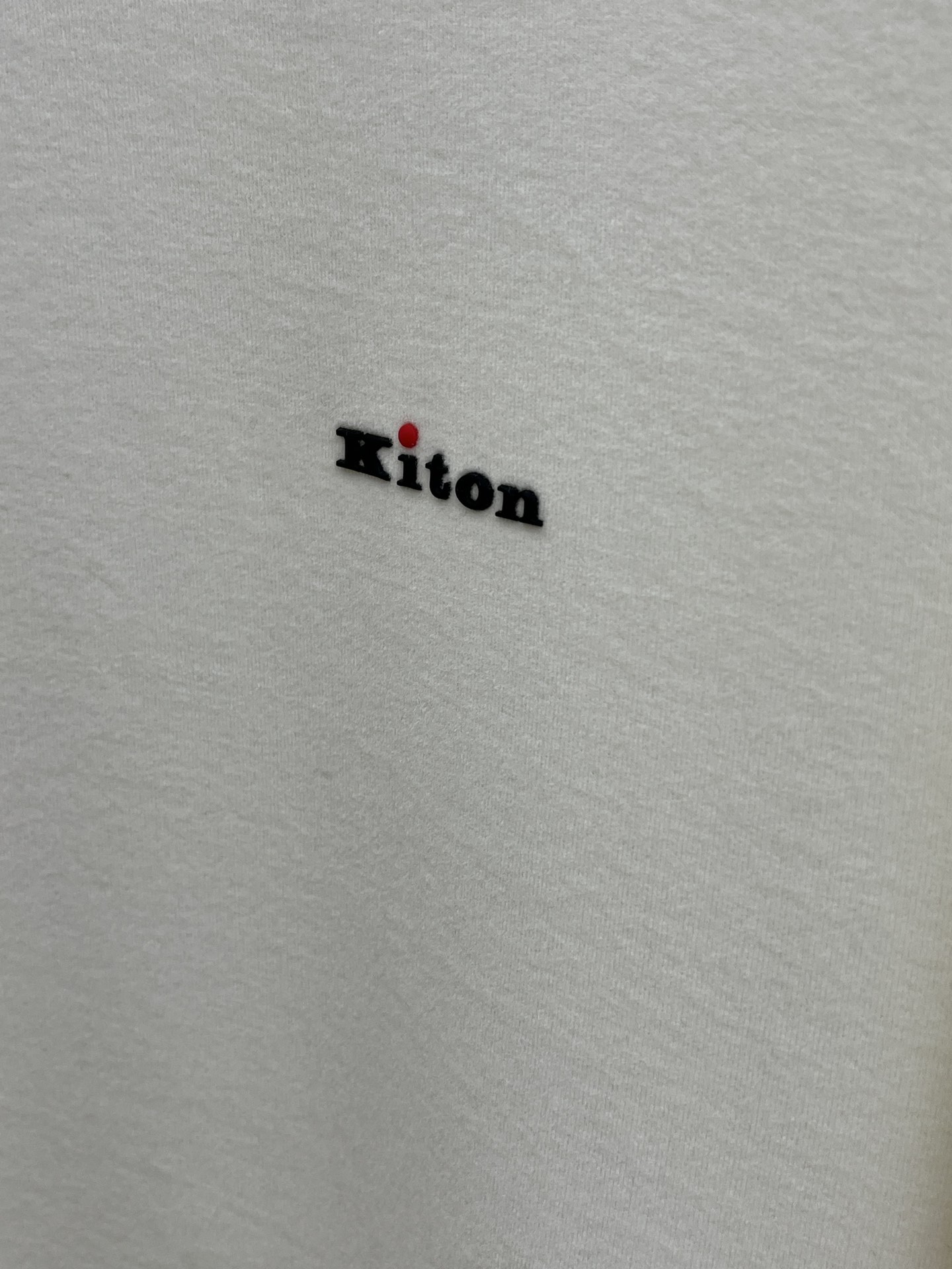 秋冬 kiton 🔥秋冬Kiton打底衫 面料选用暖姜天丝德绒 面料细腻柔软上身舒适 简约时尚 适配商务