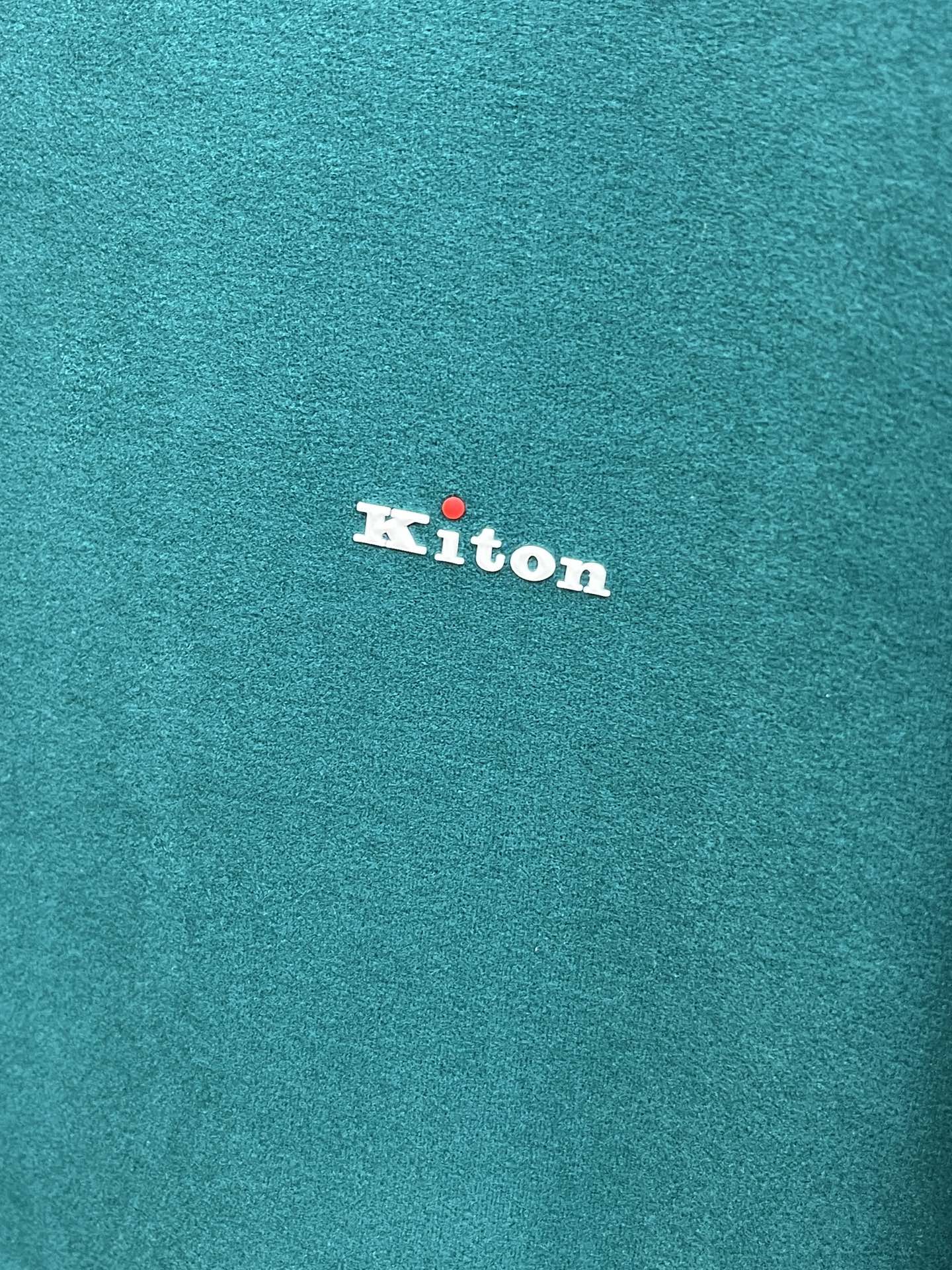 秋冬 kiton 🔥秋冬Kiton打底衫 面料选用暖姜天丝德绒 面料细腻柔软上身舒适 简约时尚 适配商务