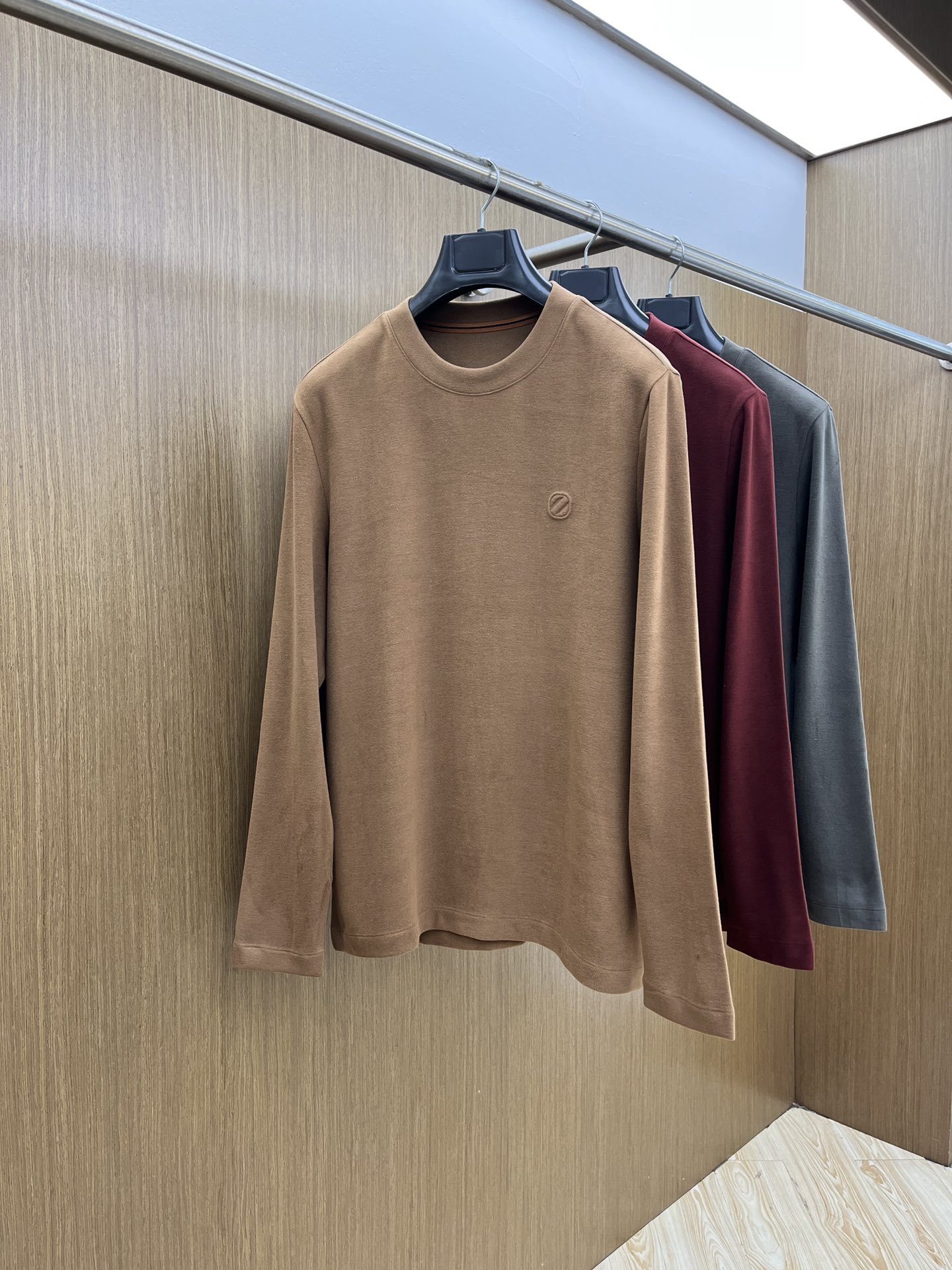 秋冬 ZZ 🔥秋冬Kiton打底衫 面料选用暖姜天丝德绒 面料细腻柔软上身舒适 简约时尚 适配商务、fj