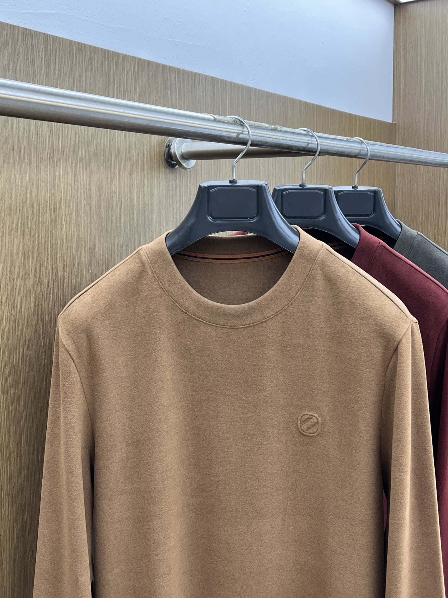 秋冬 ZZ 🔥秋冬Kiton打底衫 面料选用暖姜天丝德绒 面料细腻柔软上身舒适 简约时尚 适配商务、fj