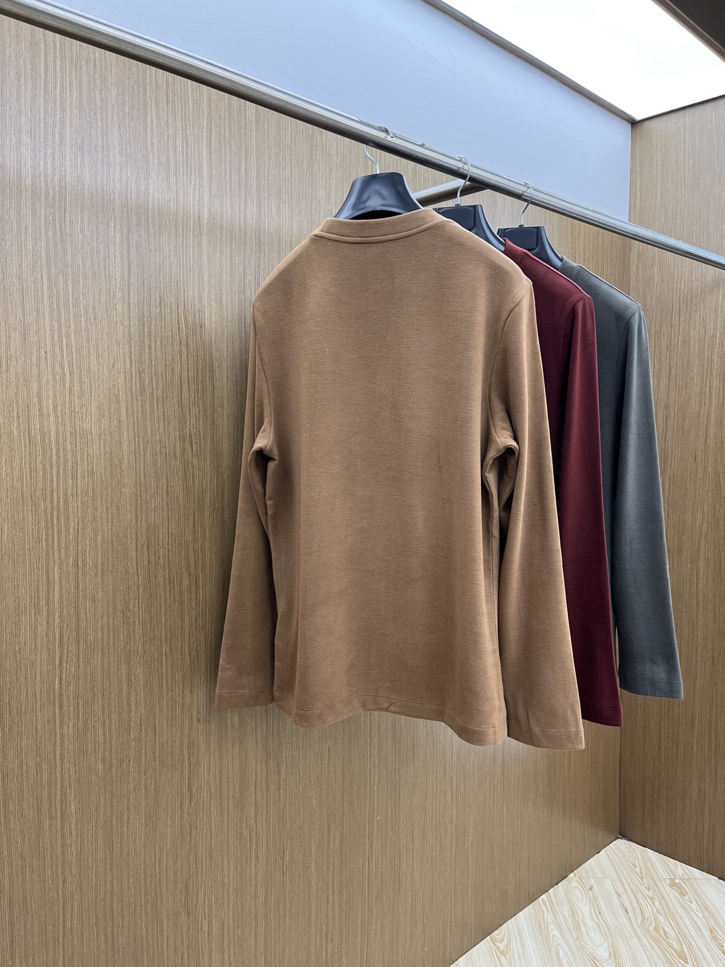 秋冬 ZZ 🔥秋冬Kiton打底衫 面料选用暖姜天丝德绒 面料细腻柔软上身舒适 简约时尚 适配商务、fj