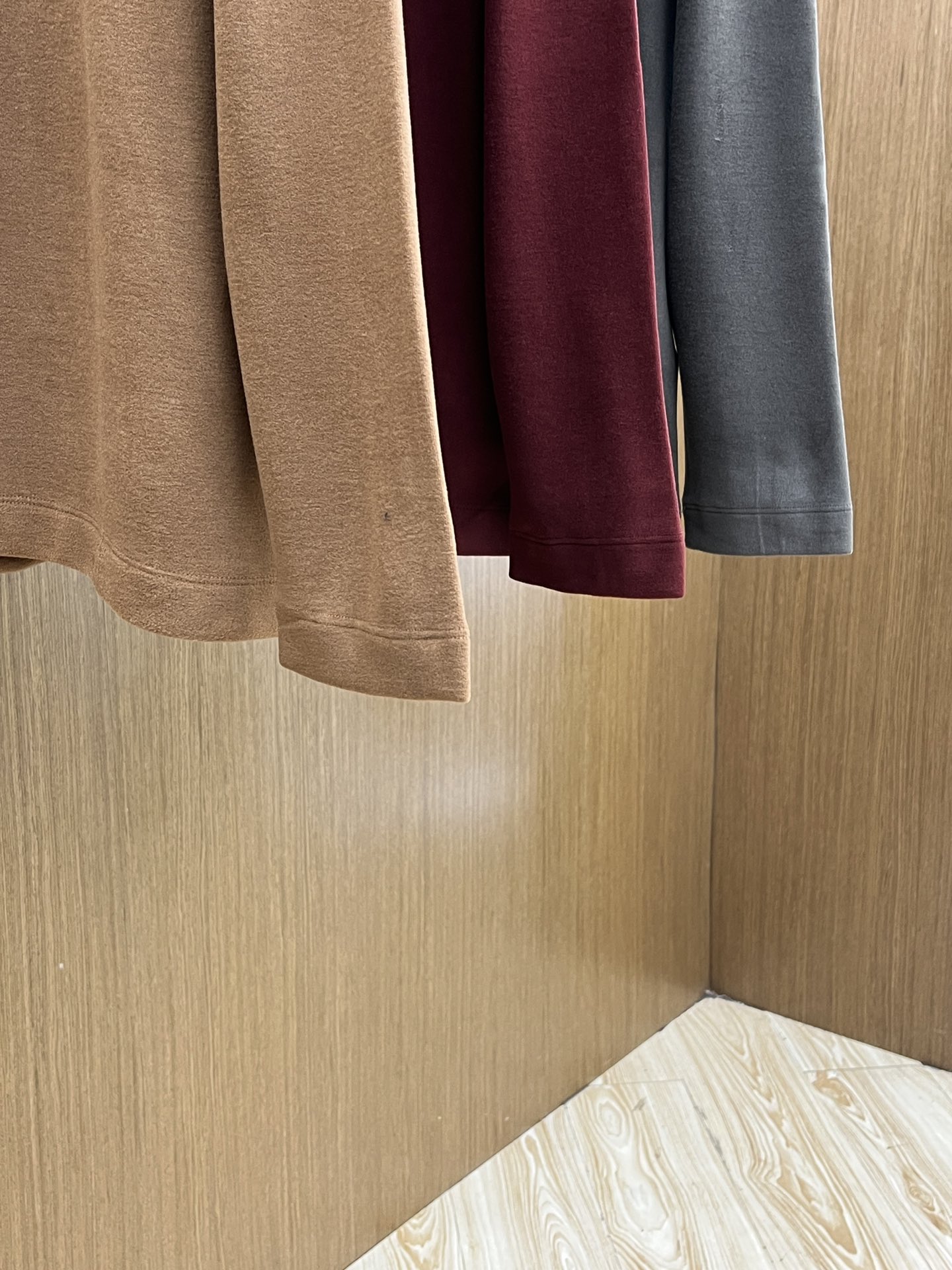 秋冬 ZZ 🔥秋冬Kiton打底衫 面料选用暖姜天丝德绒 面料细腻柔软上身舒适 简约时尚 适配商务、fj