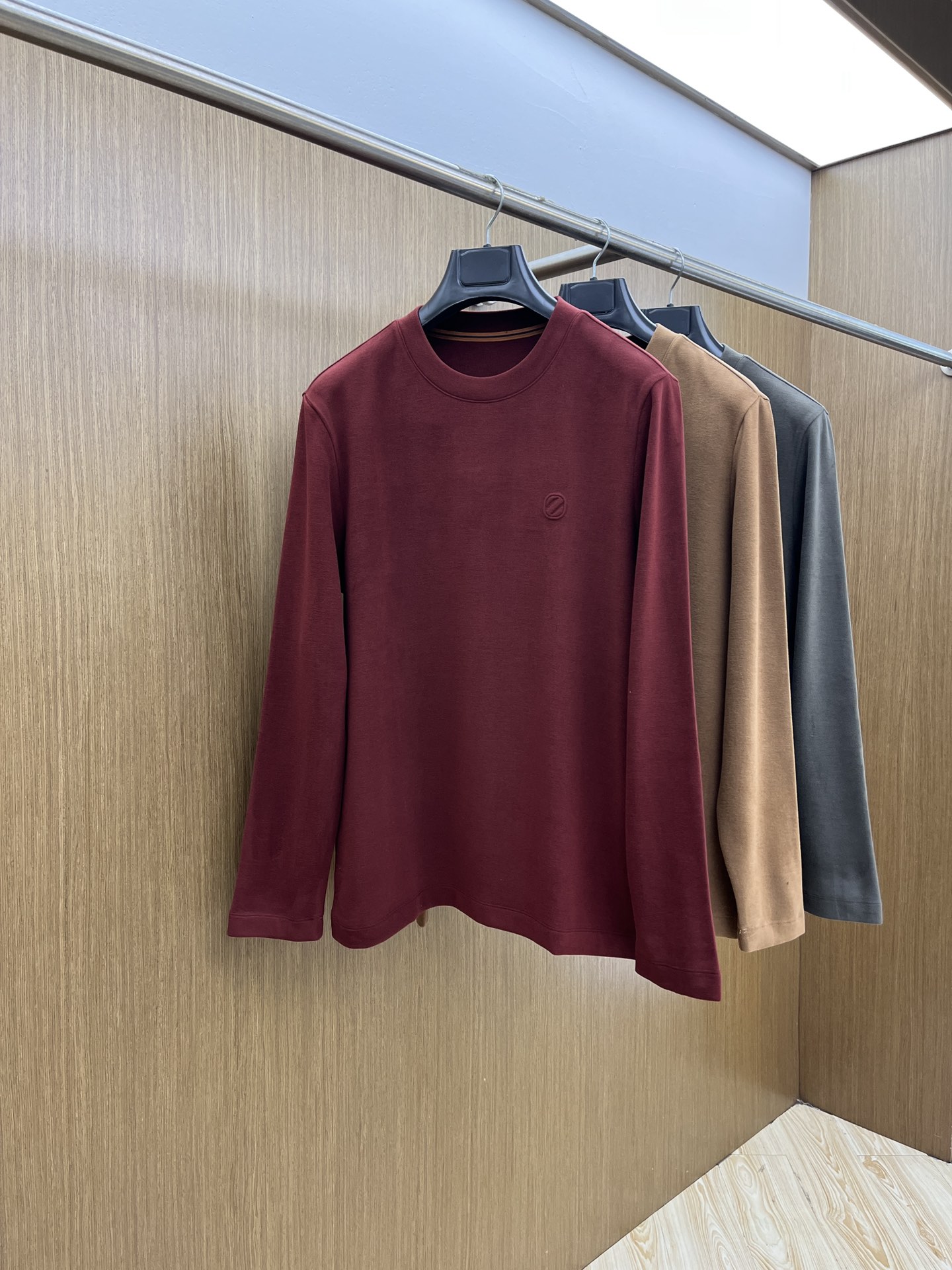 秋冬 ZZ 🔥秋冬Kiton打底衫 面料选用暖姜天丝德绒 面料细腻柔软上身舒适 简约时尚 适配商务、fj