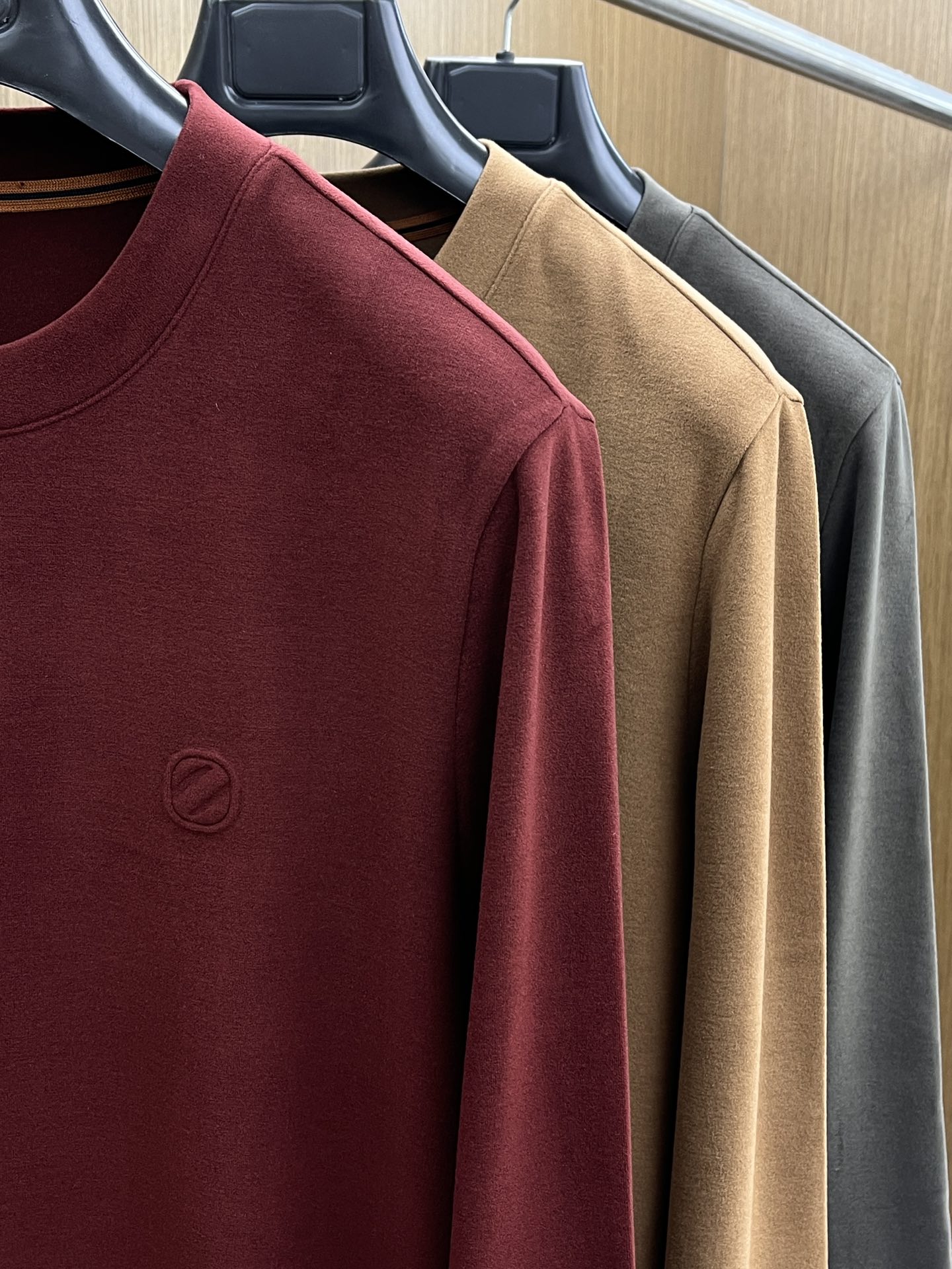 秋冬 ZZ 🔥秋冬Kiton打底衫 面料选用暖姜天丝德绒 面料细腻柔软上身舒适 简约时尚 适配商务、fj