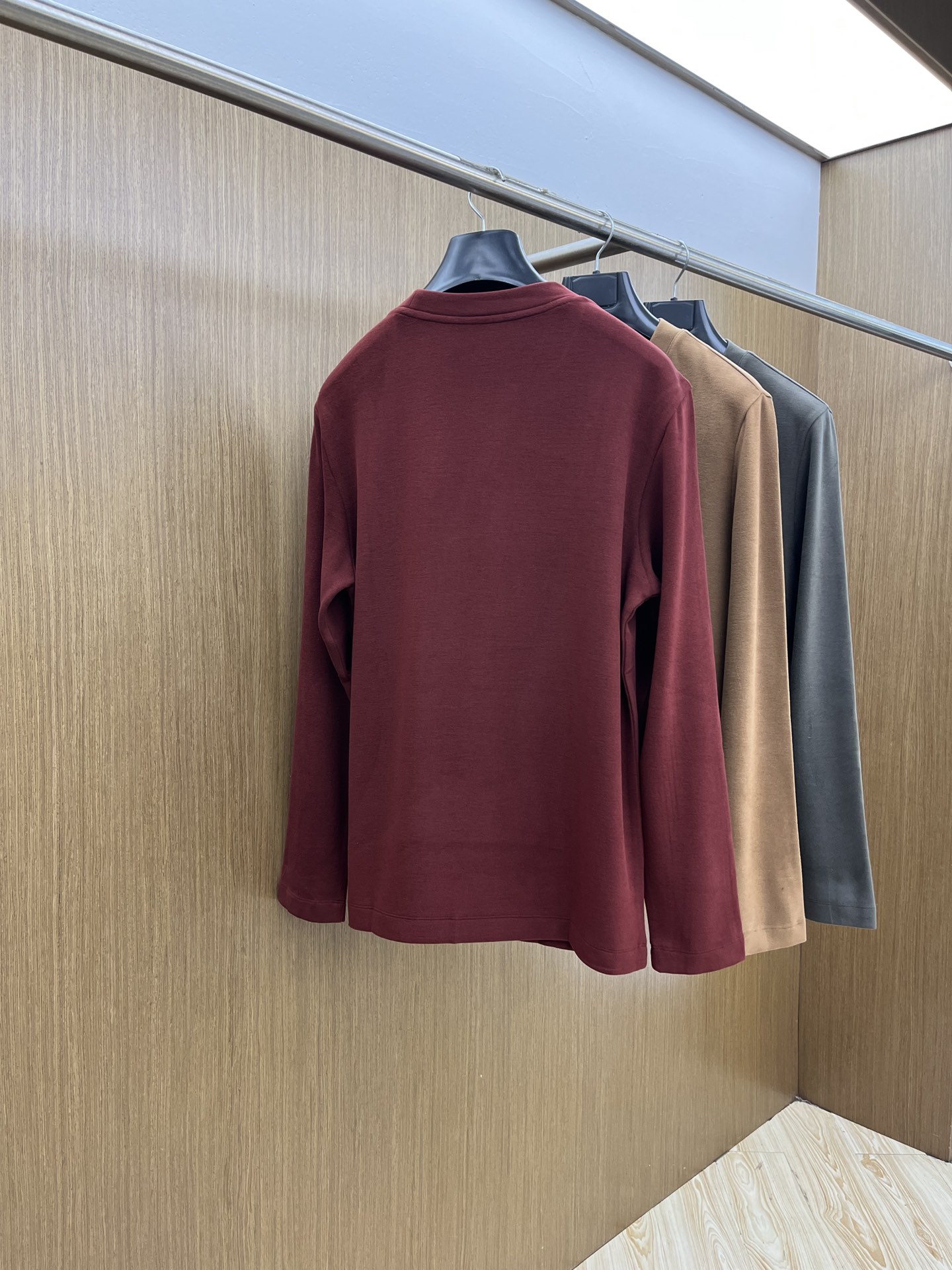 秋冬 ZZ 🔥秋冬Kiton打底衫 面料选用暖姜天丝德绒 面料细腻柔软上身舒适 简约时尚 适配商务、fj