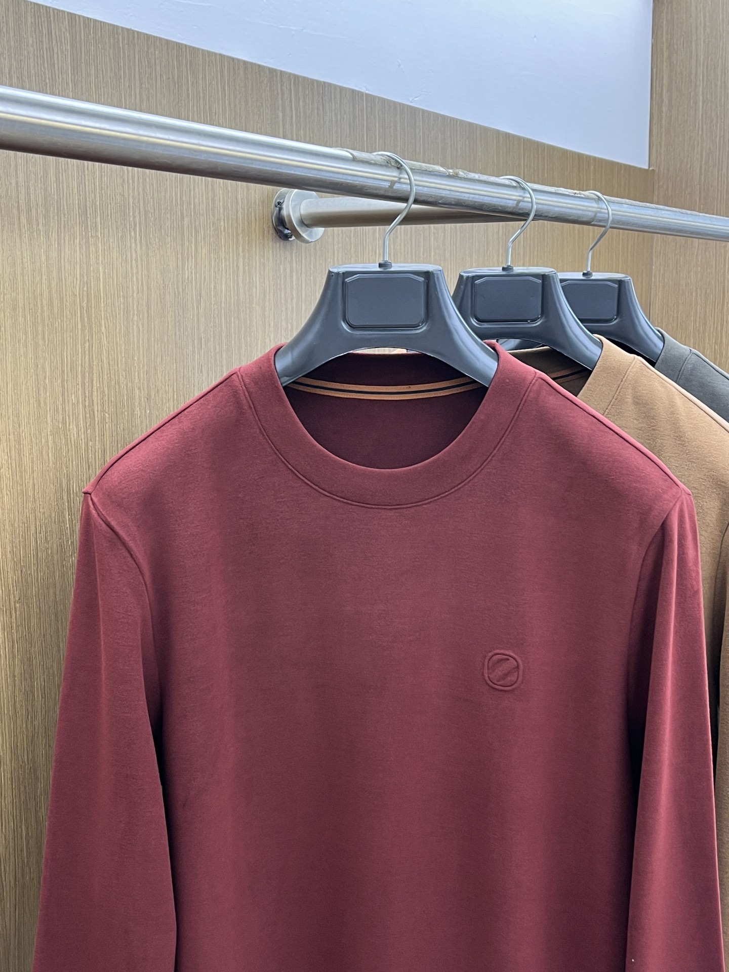 秋冬 ZZ 🔥秋冬Kiton打底衫 面料选用暖姜天丝德绒 面料细腻柔软上身舒适 简约时尚 适配商务、fj