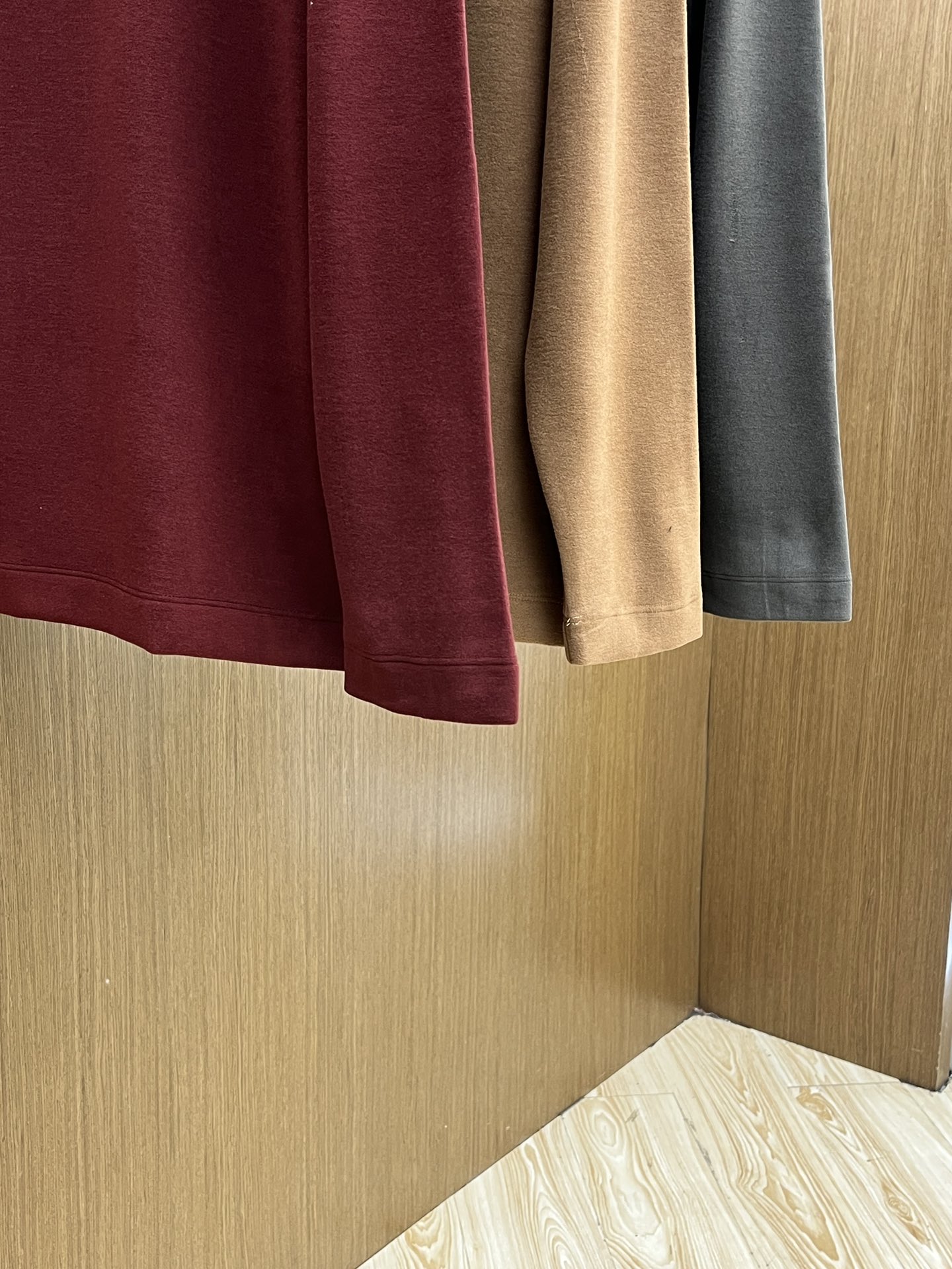 秋冬 ZZ 🔥秋冬Kiton打底衫 面料选用暖姜天丝德绒 面料细腻柔软上身舒适 简约时尚 适配商务、fj