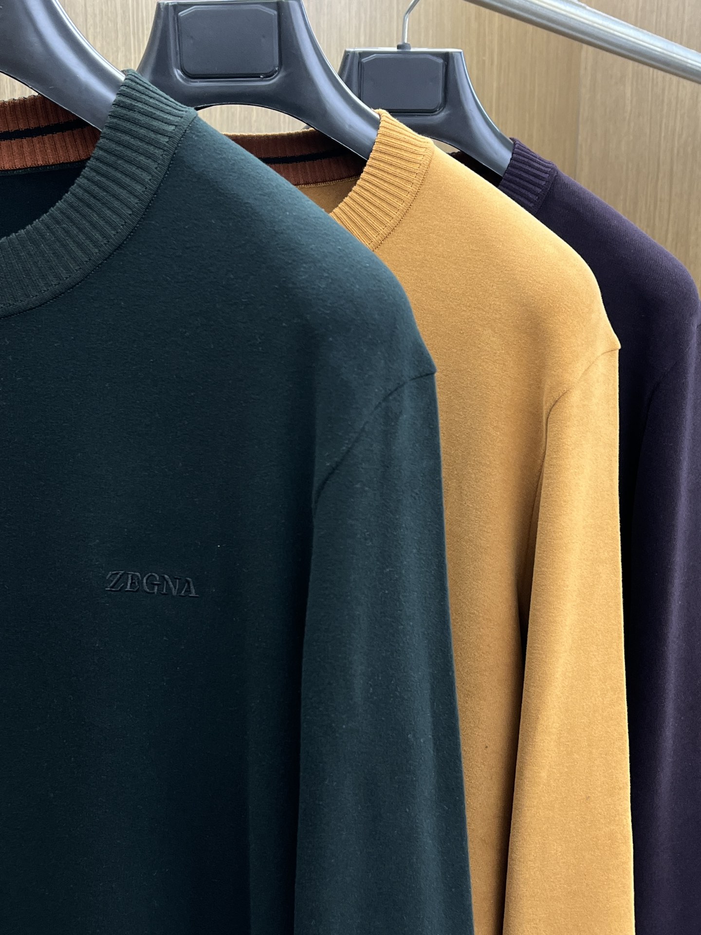 秋冬 ZZ 🔥秋冬Kiton打底衫 面料选用暖姜天丝德绒 面料细腻柔软上身舒适 简约时尚 适配商务、fj