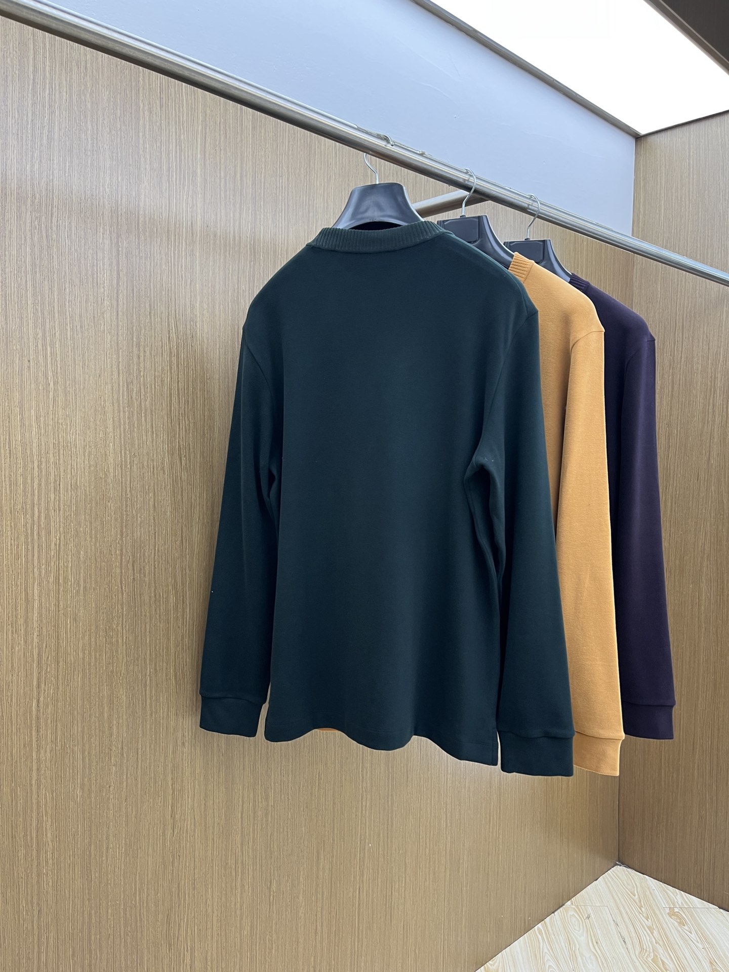 秋冬 ZZ 🔥秋冬Kiton打底衫 面料选用暖姜天丝德绒 面料细腻柔软上身舒适 简约时尚 适配商务、fj