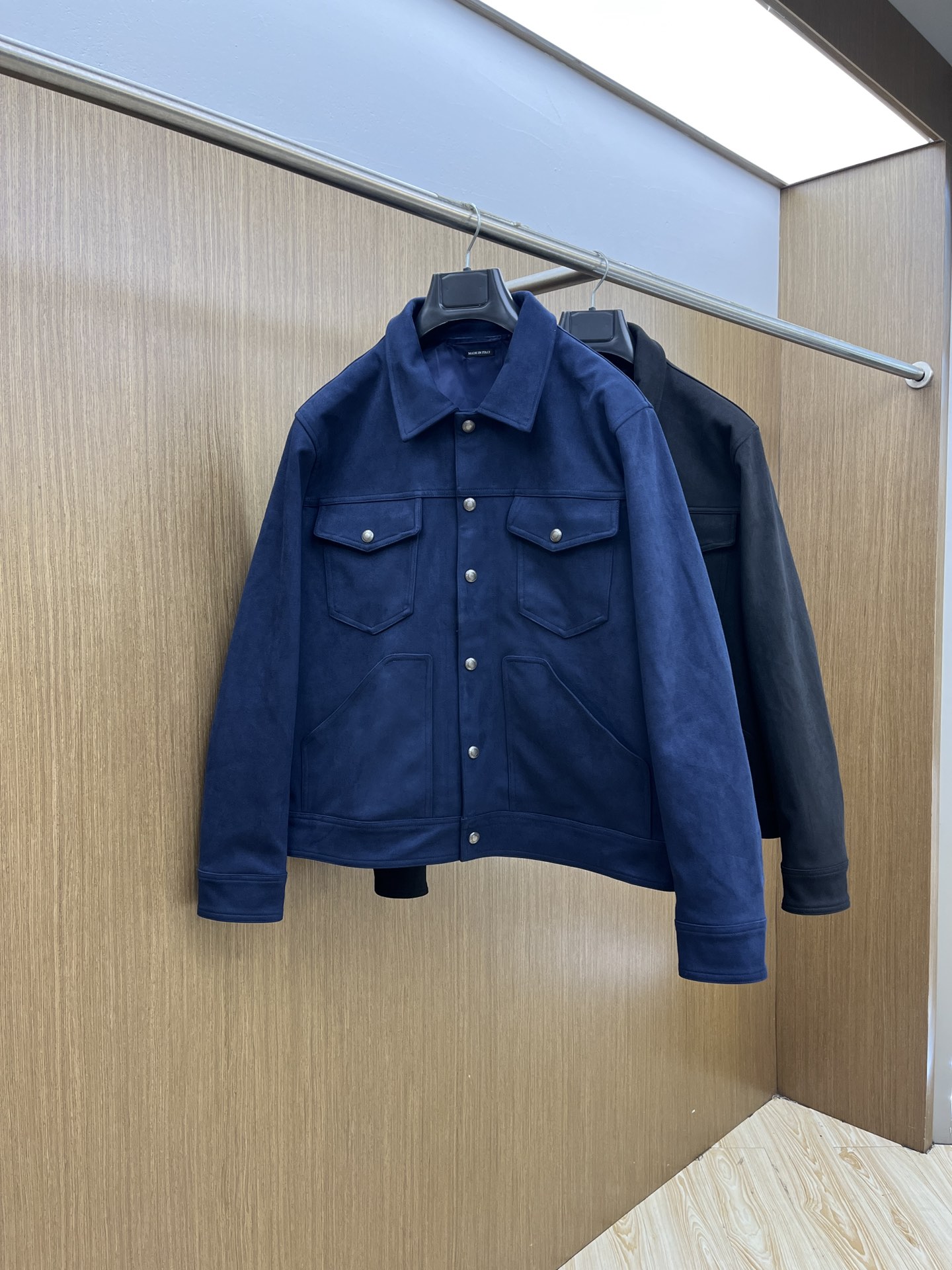 秋冬 TF 🔥SS男士新款口袋麂皮绒夹克外套，采用麂皮绒皮革精心制作，经典版型，凸显新意同时也能提升款式