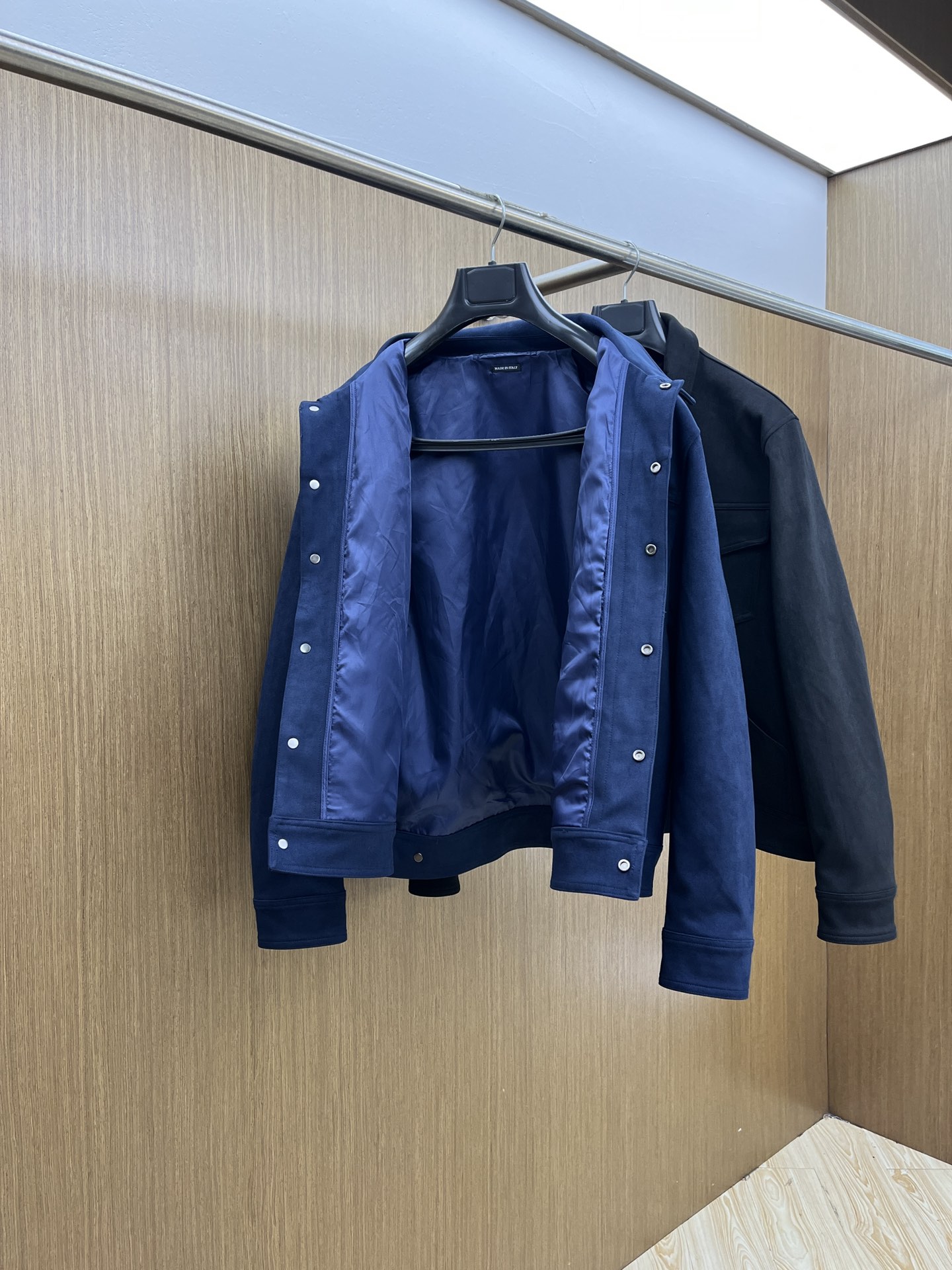 秋冬 TF 🔥SS男士新款口袋麂皮绒夹克外套，采用麂皮绒皮革精心制作，经典版型，凸显新意同时也能提升款式