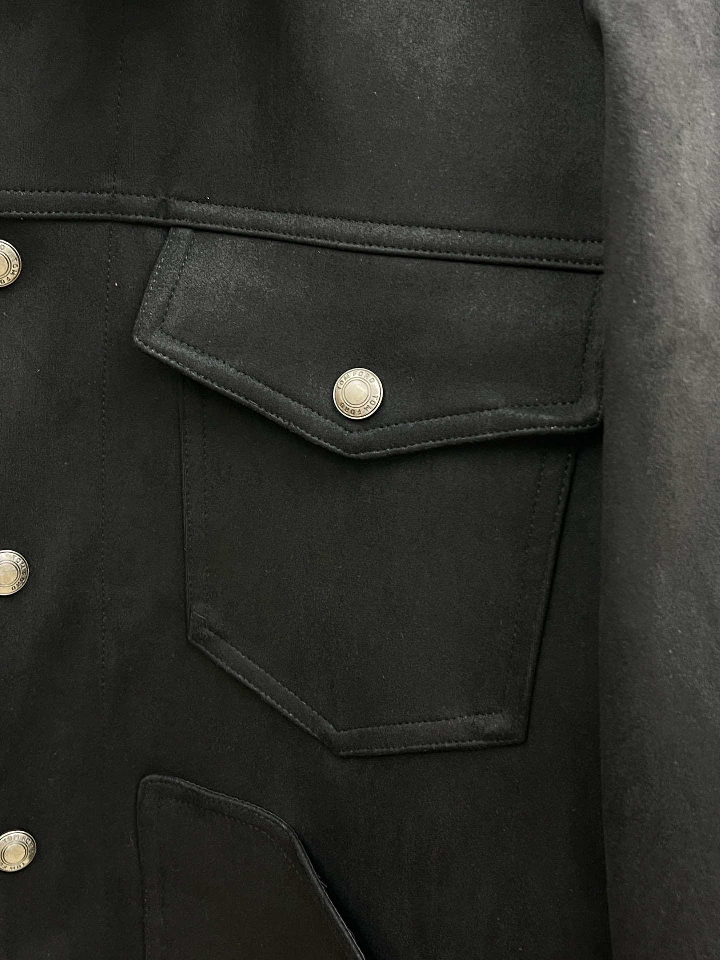 秋冬 TF 🔥SS男士新款口袋麂皮绒夹克外套，采用麂皮绒皮革精心制作，经典版型，凸显新意同时也能提升款式