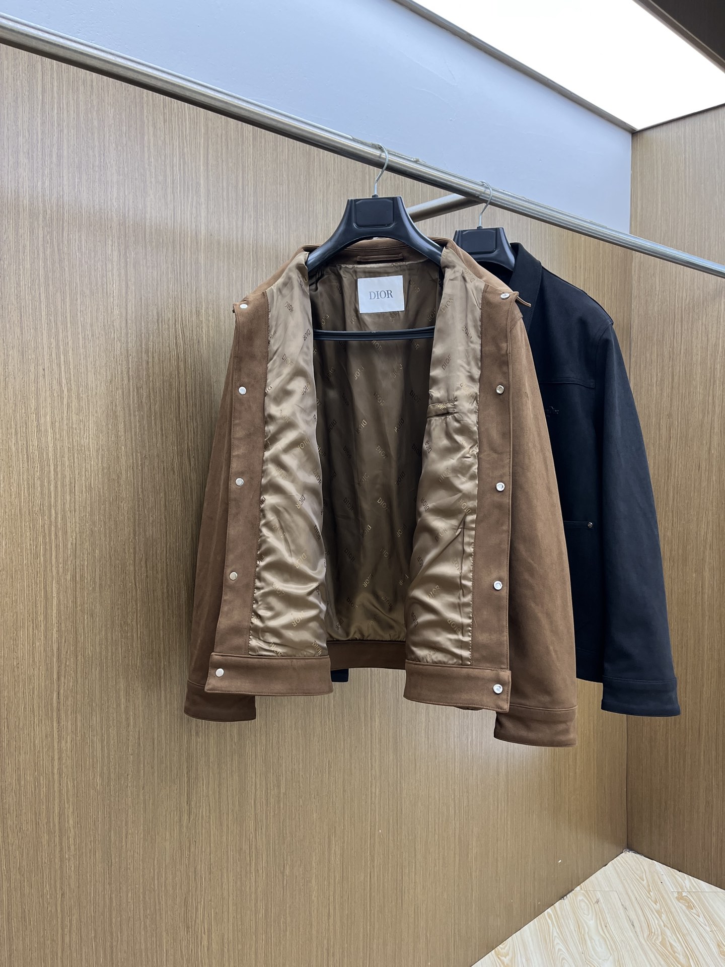 秋冬 CD🔥SS男士新款口袋麂皮绒夹克外套，采用麂皮绒皮革精心制作，经典版型，凸显新意同时也能提升款式的