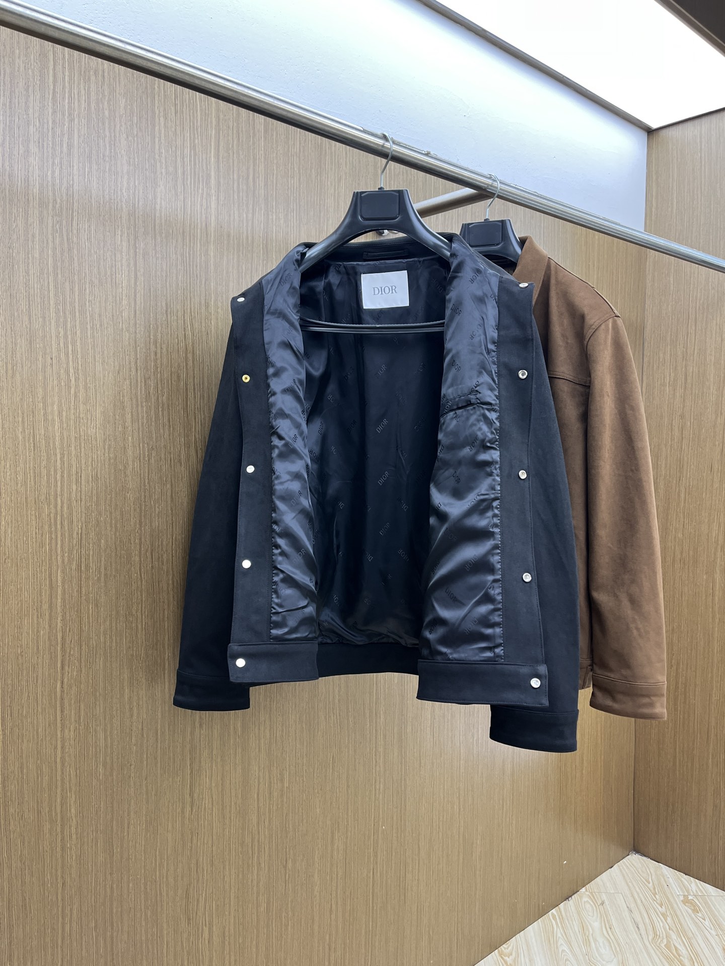 秋冬 CD 🔥SS男士新款口袋麂皮绒夹克外套，采用麂皮绒皮革精心制作，经典版型，凸显新意同时也能提升款式