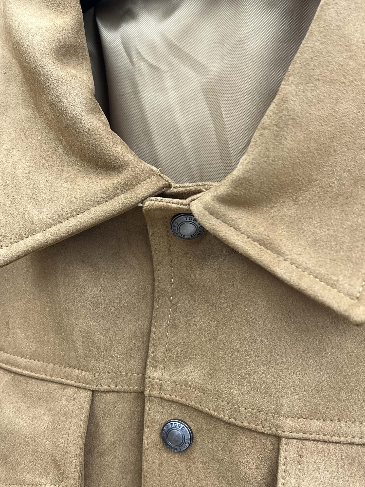 秋冬 TF 🔥SS男士新款口袋麂皮绒夹克外套，采用麂皮绒皮革精心制作，经典版型，凸显新意同时也能提升款式