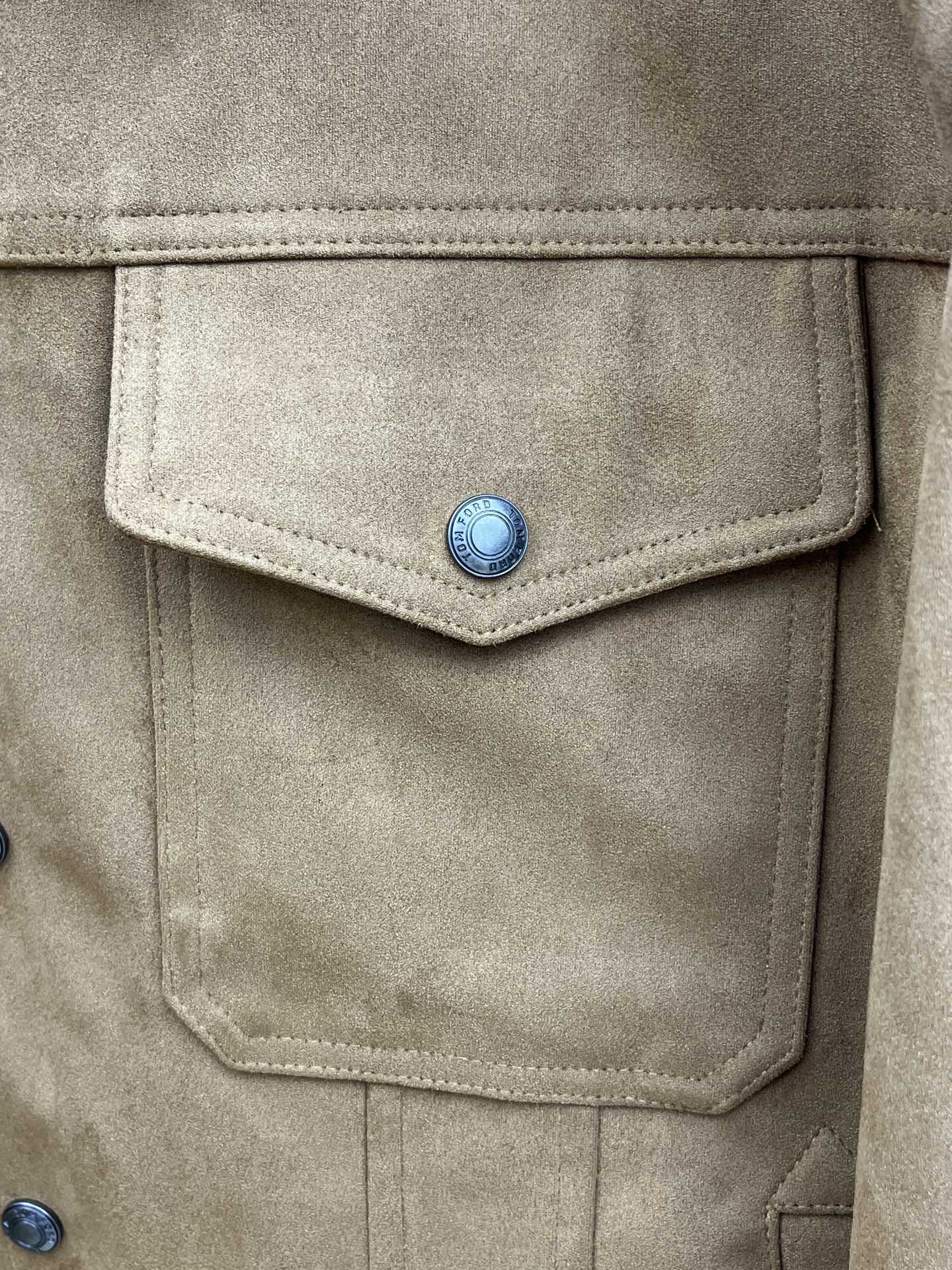 秋冬 TF 🔥SS男士新款口袋麂皮绒夹克外套，采用麂皮绒皮革精心制作，经典版型，凸显新意同时也能提升款式