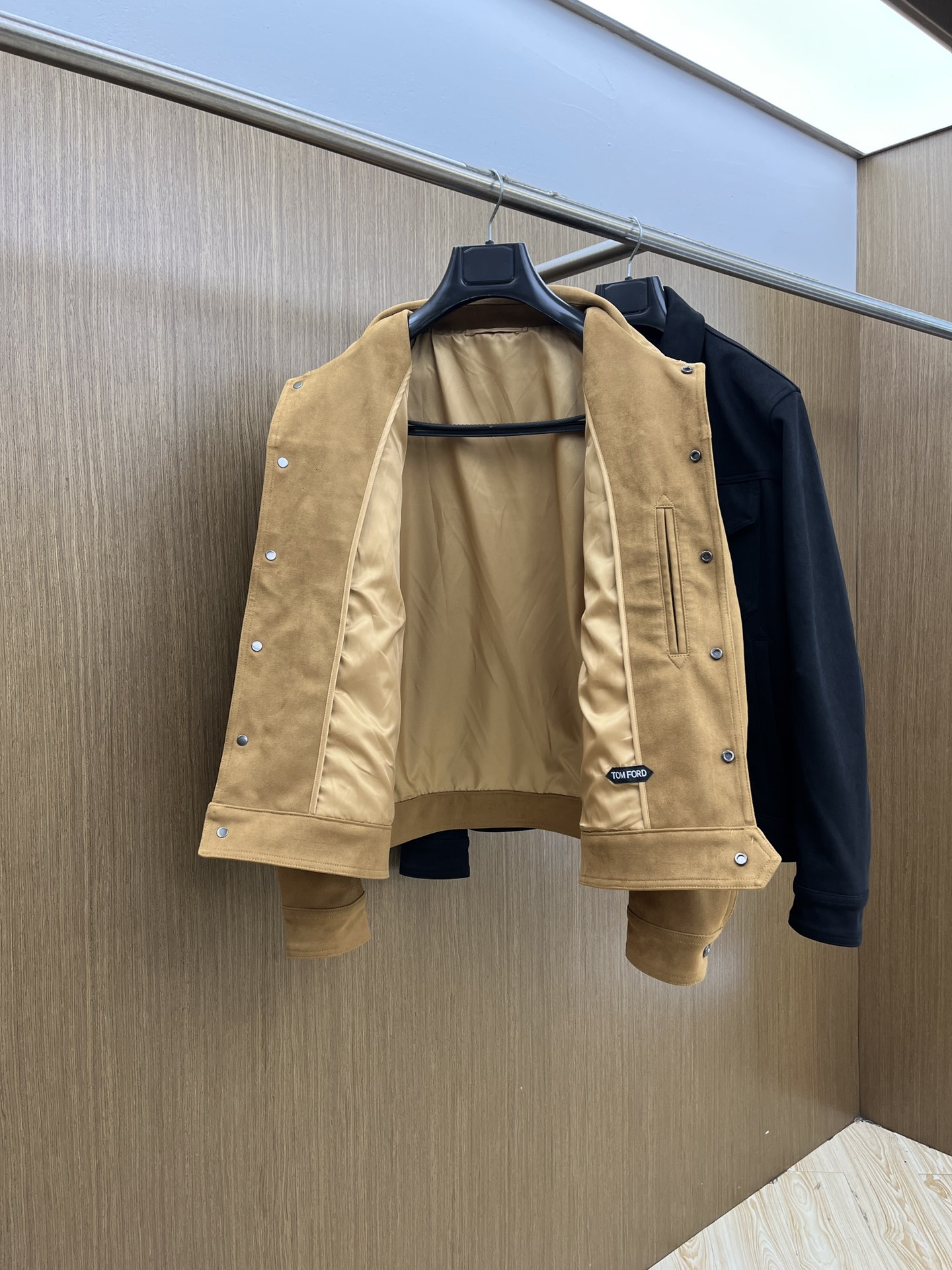 秋冬 TF 🔥SS男士新款口袋麂皮绒夹克外套，采用麂皮绒皮革精心制作，经典版型，凸显新意同时也能提升款式