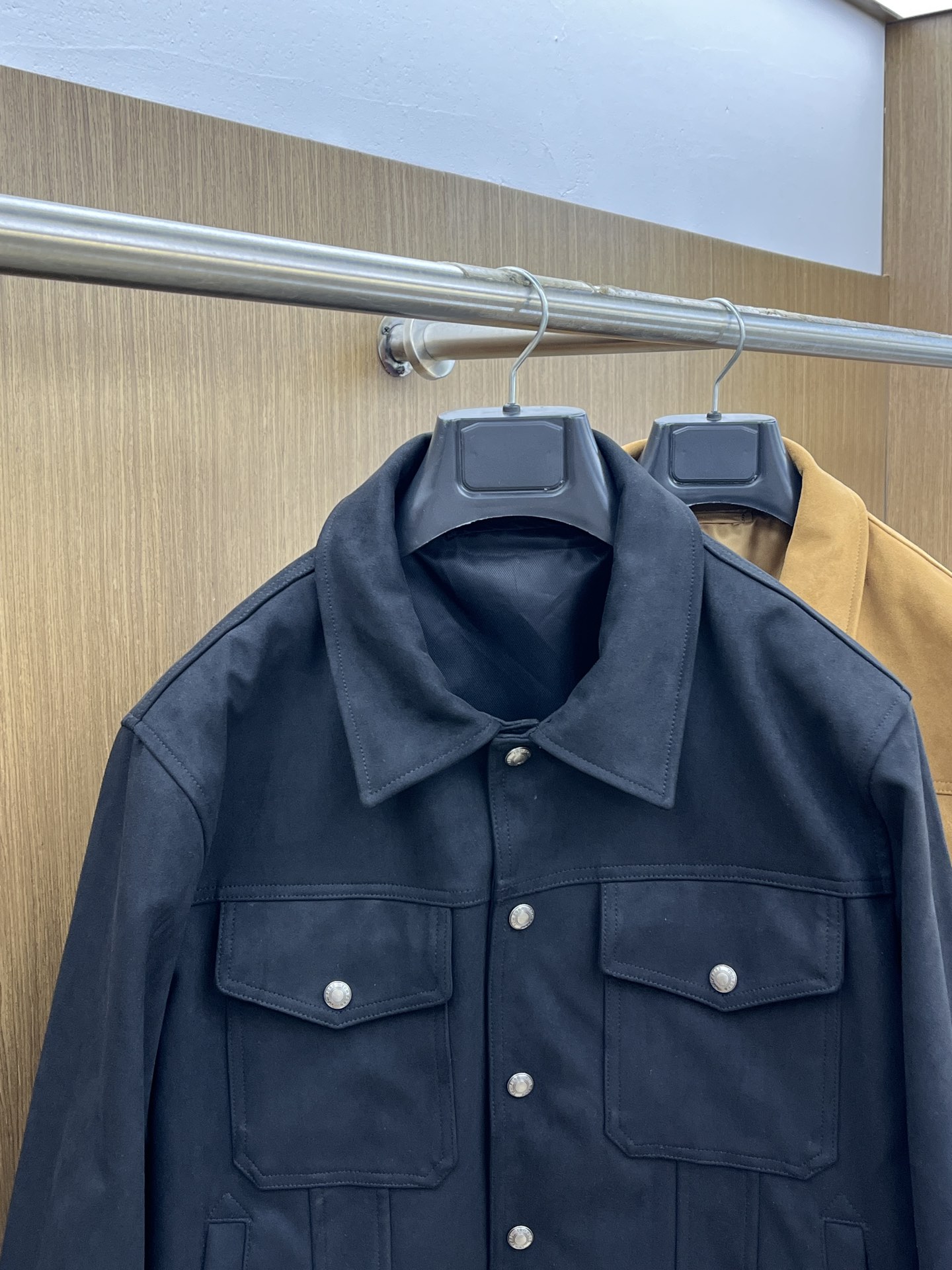 秋冬 TF 🔥SS男士新款口袋麂皮绒夹克外套，采用麂皮绒皮革精心制作，经典版型，凸显新意同时也能提升款式