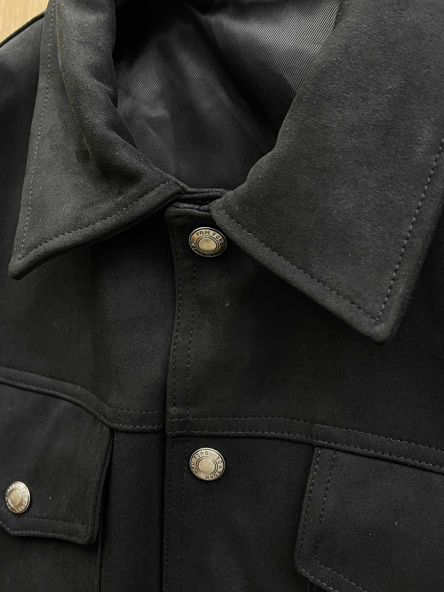 秋冬 TF 🔥SS男士新款口袋麂皮绒夹克外套，采用麂皮绒皮革精心制作，经典版型，凸显新意同时也能提升款式