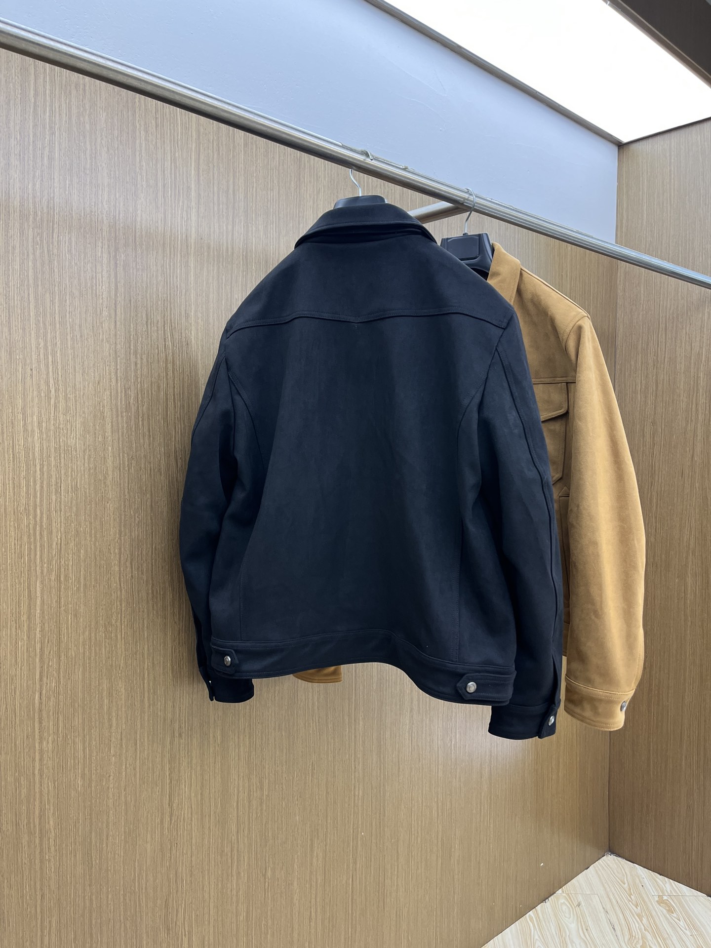 秋冬 TF 🔥SS男士新款口袋麂皮绒夹克外套，采用麂皮绒皮革精心制作，经典版型，凸显新意同时也能提升款式