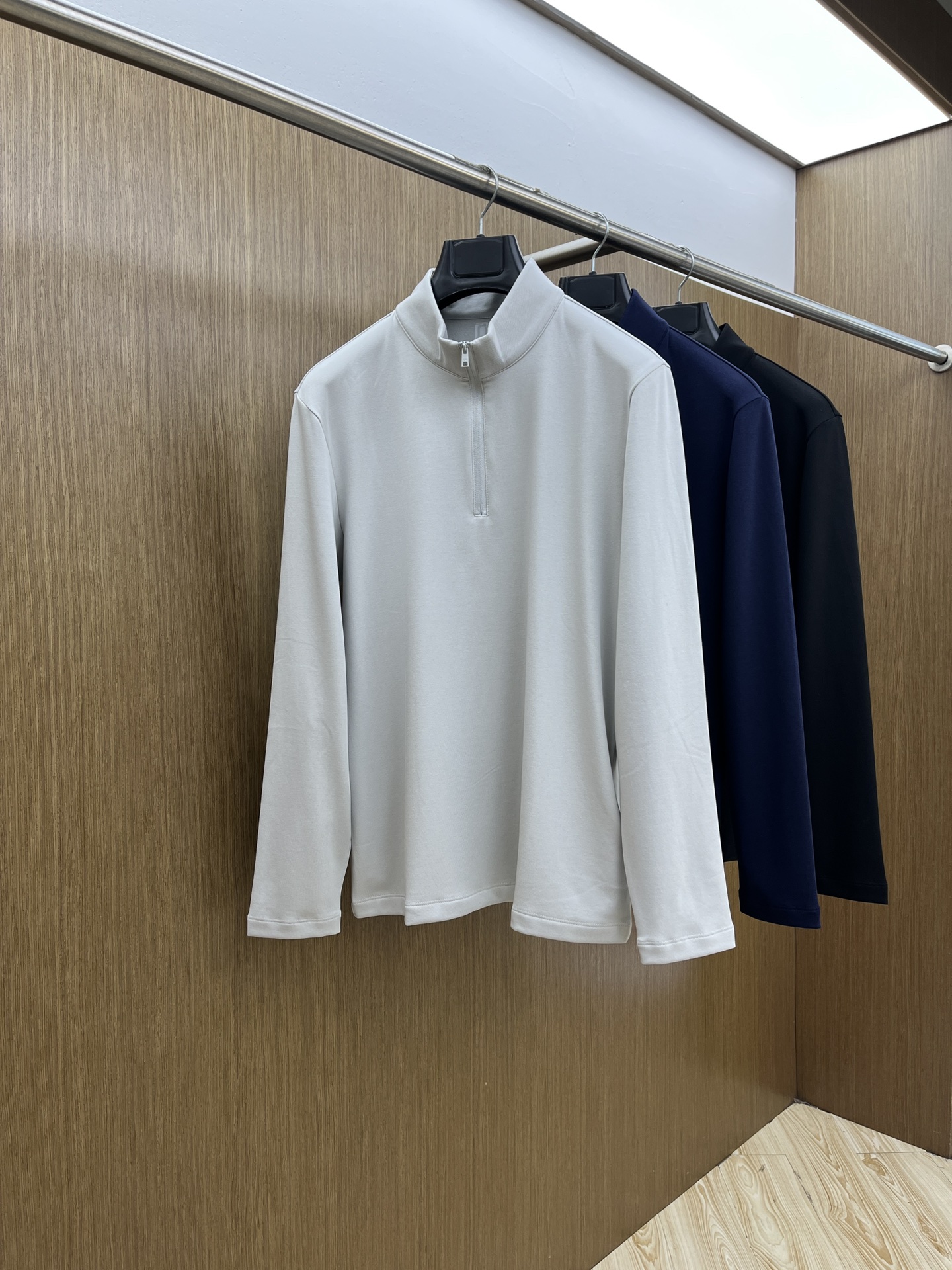 NO:516482,PD Autumn and Winter official website new stand collar long sleeves, choose wool bead floor cotton, the fabric is delicate, soft, comfortable on the upper body, simple and fashionable, suitable for business, fjj casual and other occasions, code number 48-56,,alexander wang19860909秋冬 PD 秋冬官网新款立领长袖 选用拉毛珠地棉 面料细腻柔软上身舒适 简约时尚 适配商务、fjj休闲等多种场合 码数48-56,,alexander wang,Men's clothing