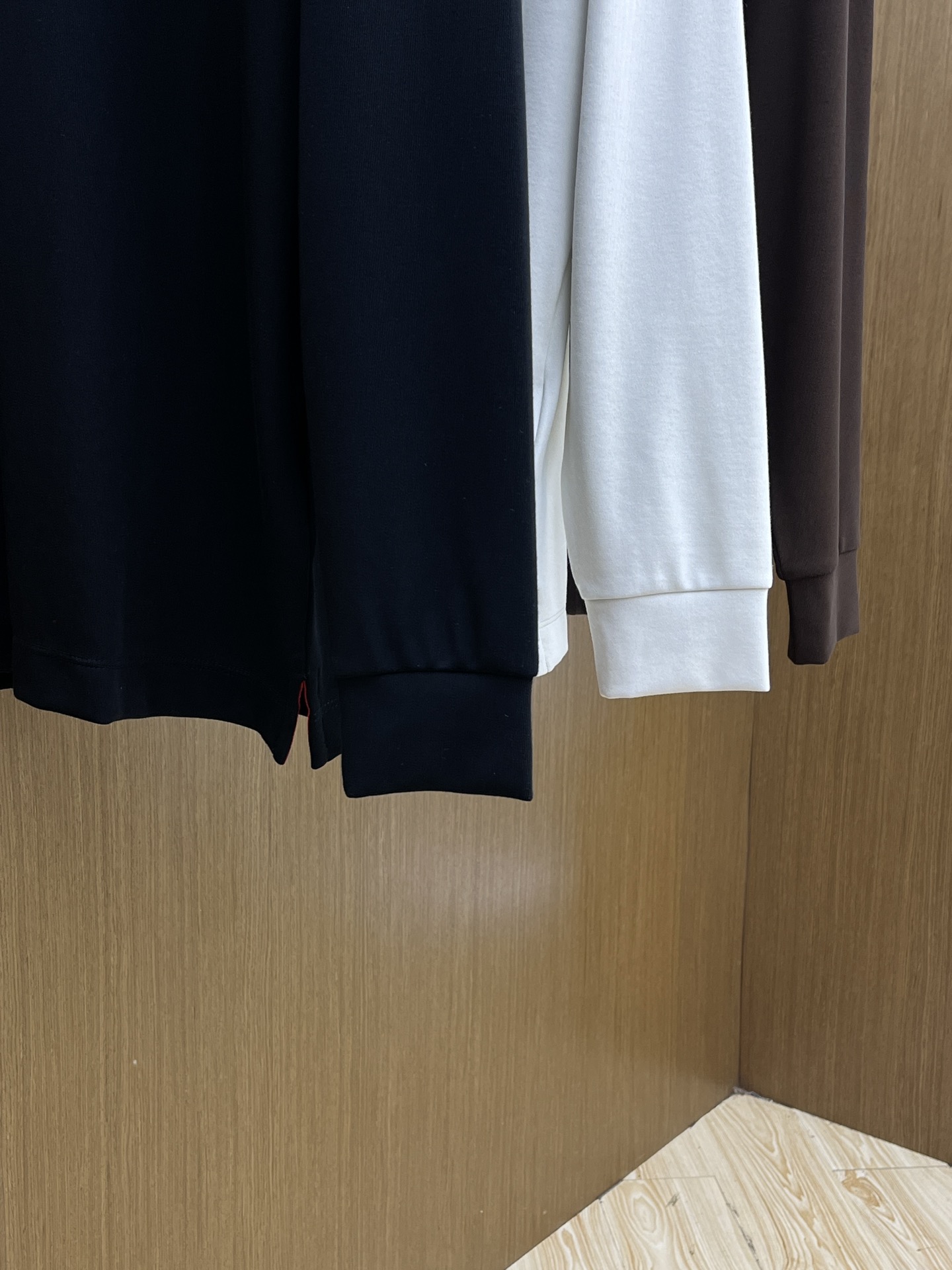 秋冬 Mon 🔥秋冬官网新款圆领长袖 选用拉毛珠地棉 面料细腻柔软上身舒适 简约时尚 适配商务、fjj休