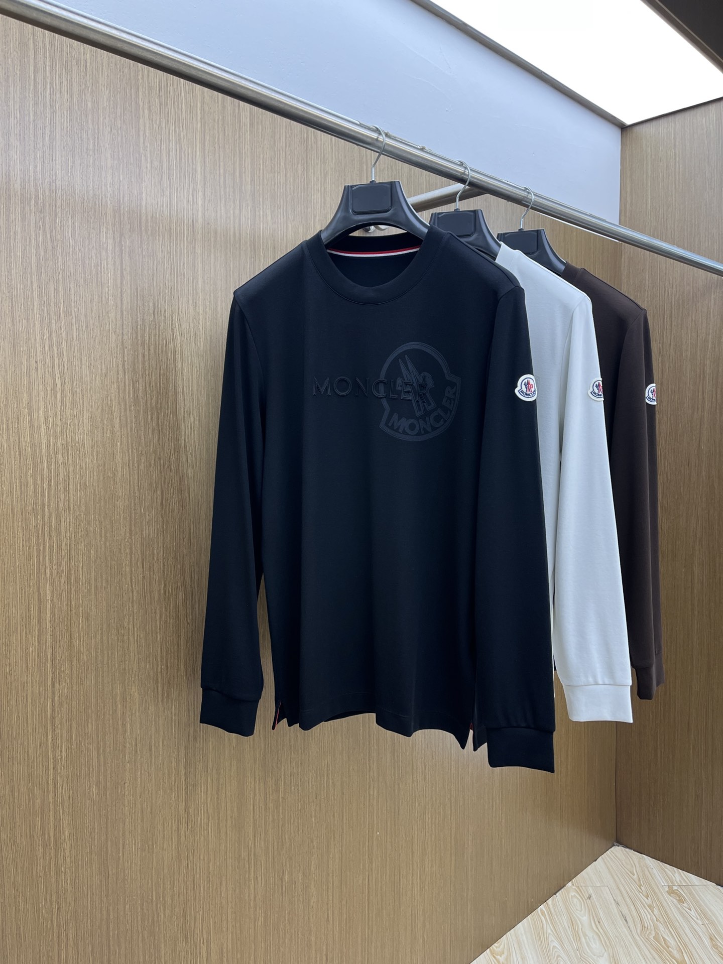 秋冬 Mon 🔥秋冬官网新款圆领长袖 选用拉毛珠地棉 面料细腻柔软上身舒适 简约时尚 适配商务、fjj休