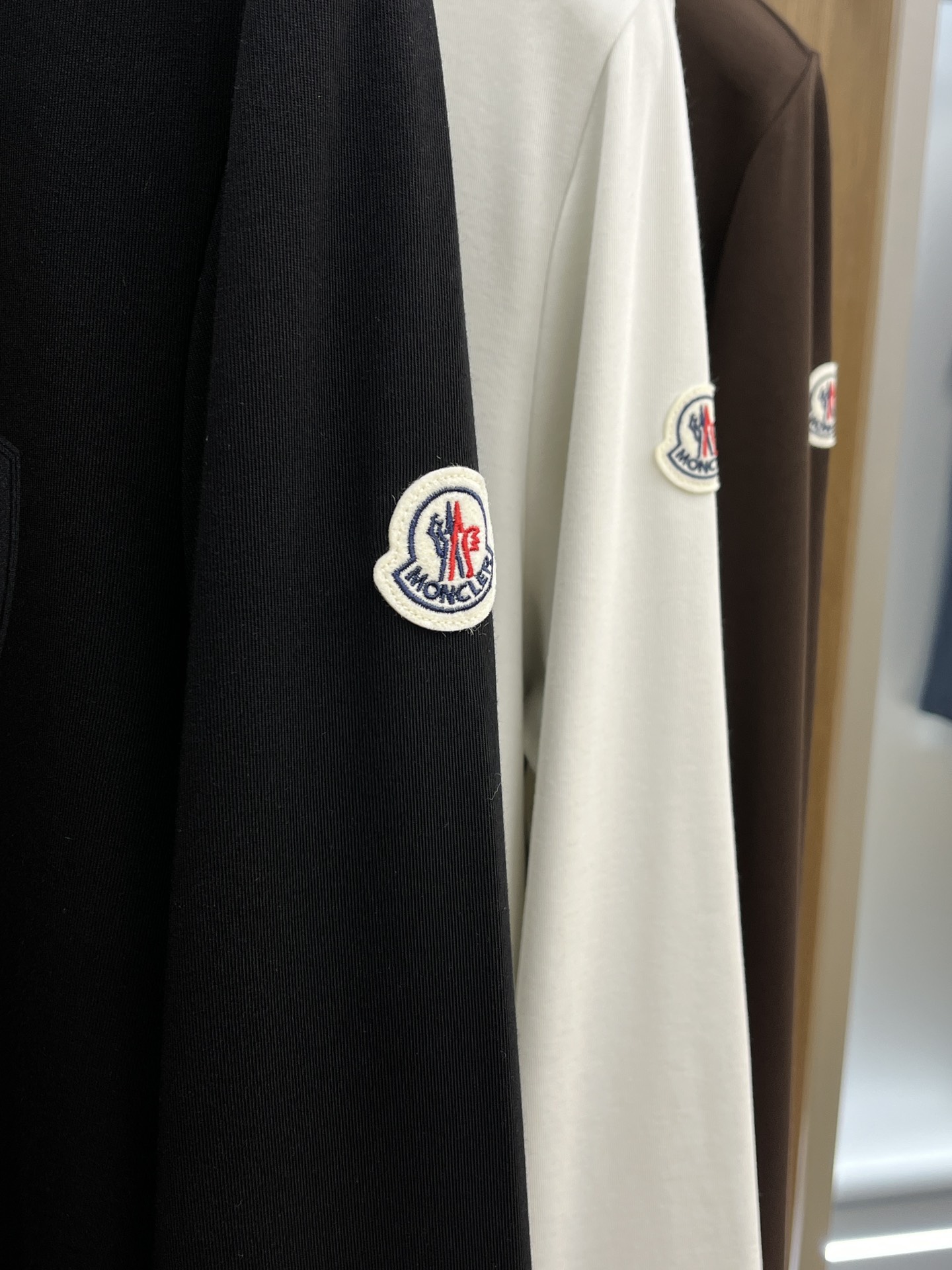 秋冬 Mon 🔥秋冬官网新款圆领长袖 选用拉毛珠地棉 面料细腻柔软上身舒适 简约时尚 适配商务、fjj休