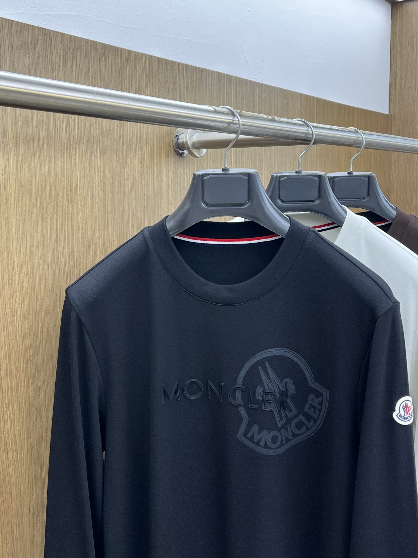 秋冬 Mon 🔥秋冬官网新款圆领长袖 选用拉毛珠地棉 面料细腻柔软上身舒适 简约时尚 适配商务、fjj休