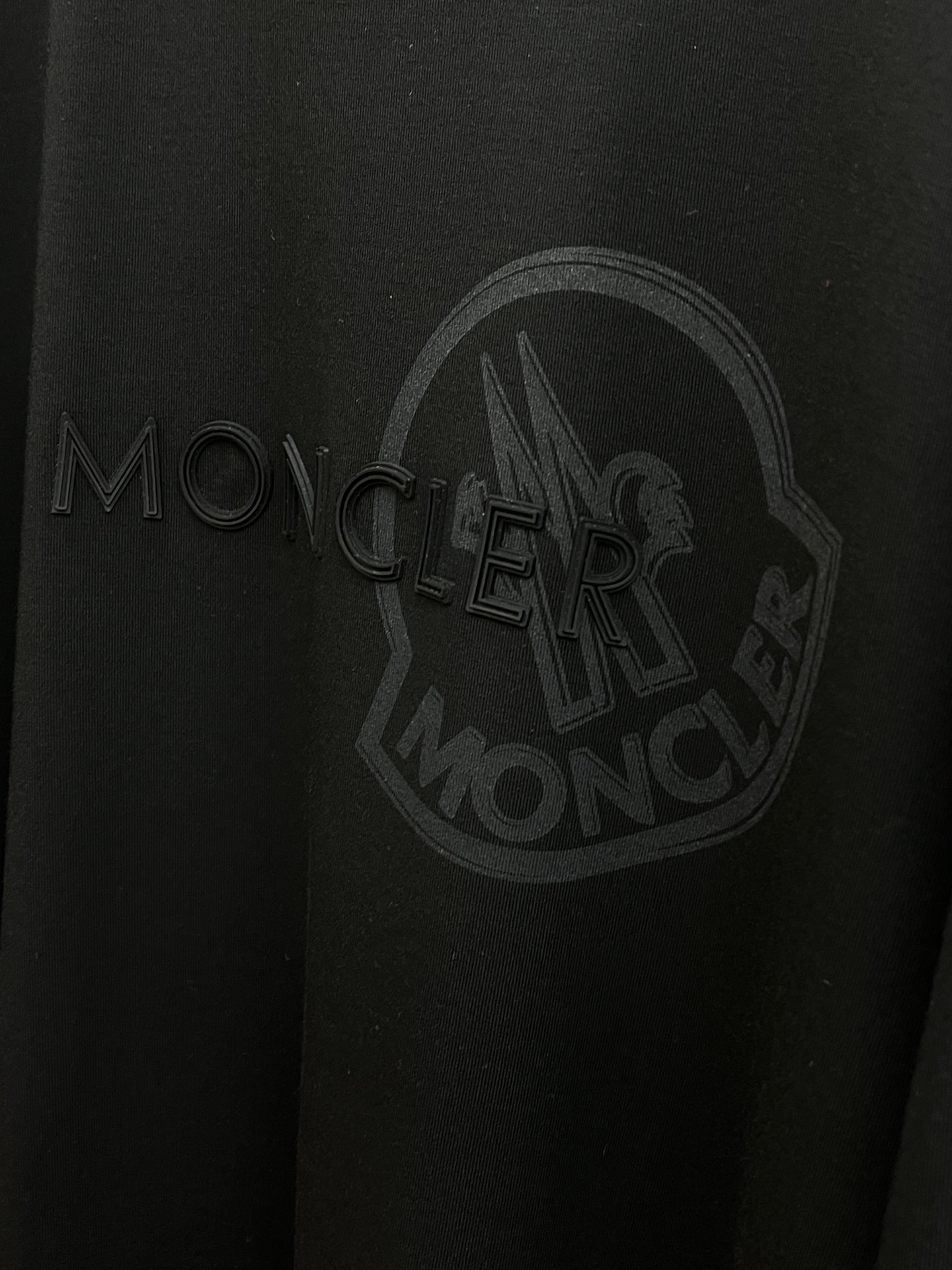 秋冬 Mon 🔥秋冬官网新款圆领长袖 选用拉毛珠地棉 面料细腻柔软上身舒适 简约时尚 适配商务、fjj休