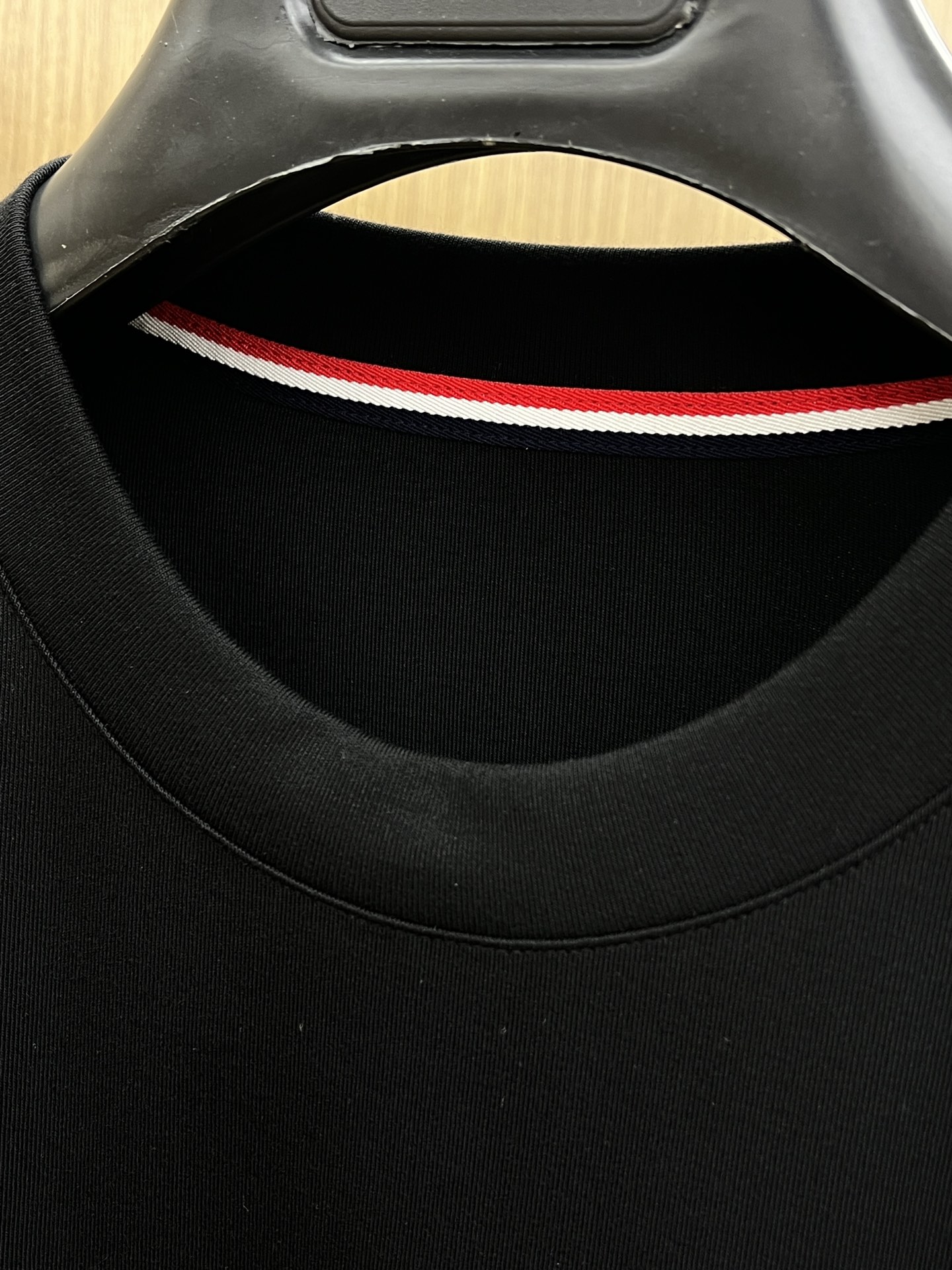 秋冬 Mon 🔥秋冬官网新款圆领长袖 选用拉毛珠地棉 面料细腻柔软上身舒适 简约时尚 适配商务、fjj休