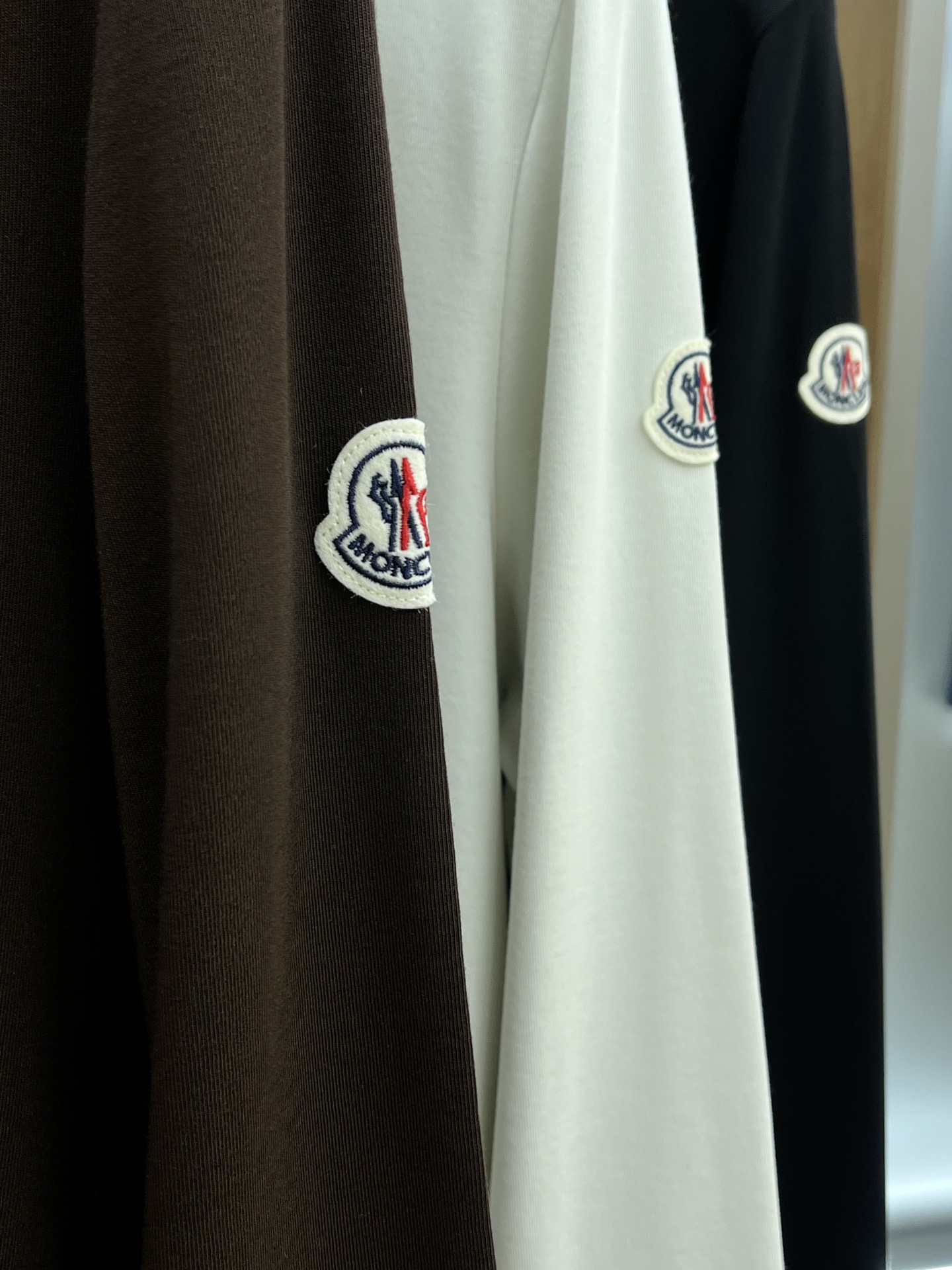 秋冬 Mon 🔥秋冬官网新款圆领长袖 选用拉毛珠地棉 面料细腻柔软上身舒适 简约时尚 适配商务、fjj休